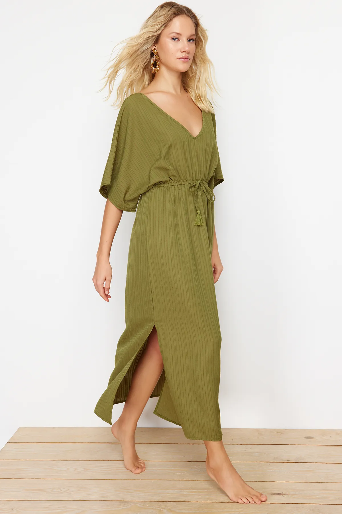 Trendyol Collection  Khakifarbenes, gewebtes Maxi-Strandkleid mit Bindeband TBESS24EL00084