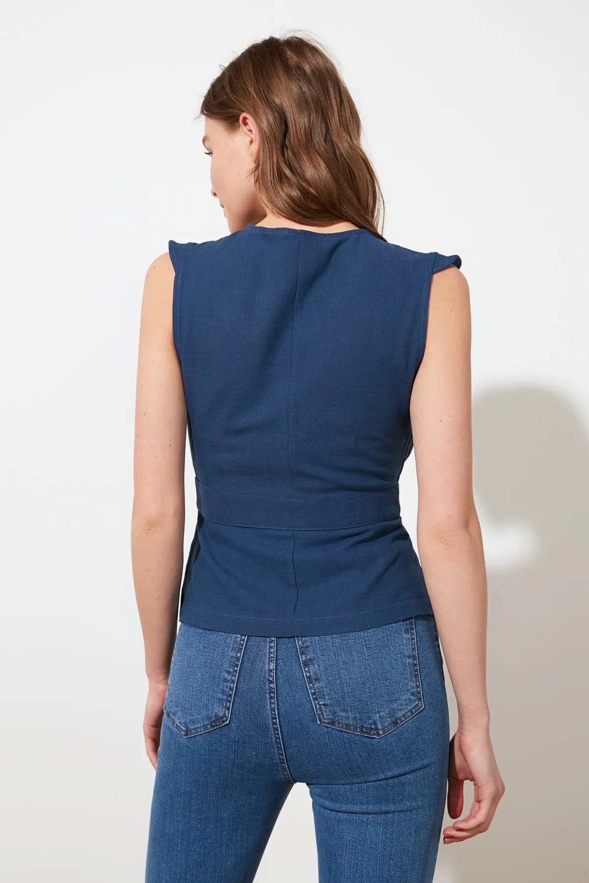Trendyol Collection  Marineblaue zweireihige Webbluse mit Knochenknöpfen und detaillierten Details TWOSS20BZ0707