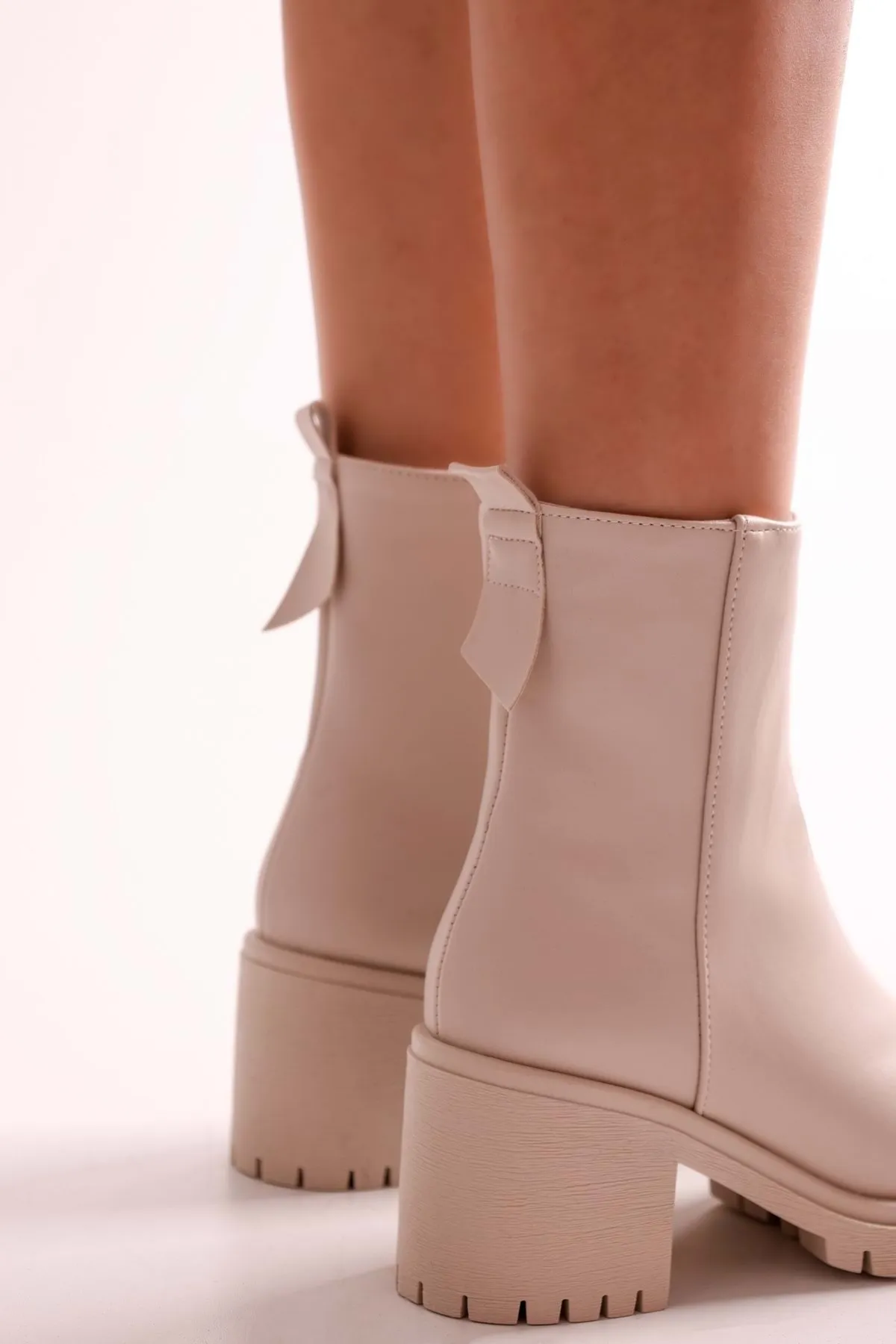 Shoeberry  Damen Marlo Beige Skin Stiefel Beige Skin