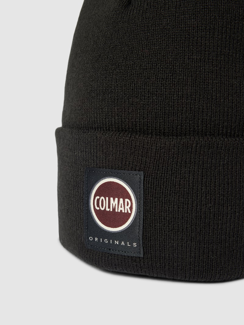 Mütze mit Label-Patch in schwarz