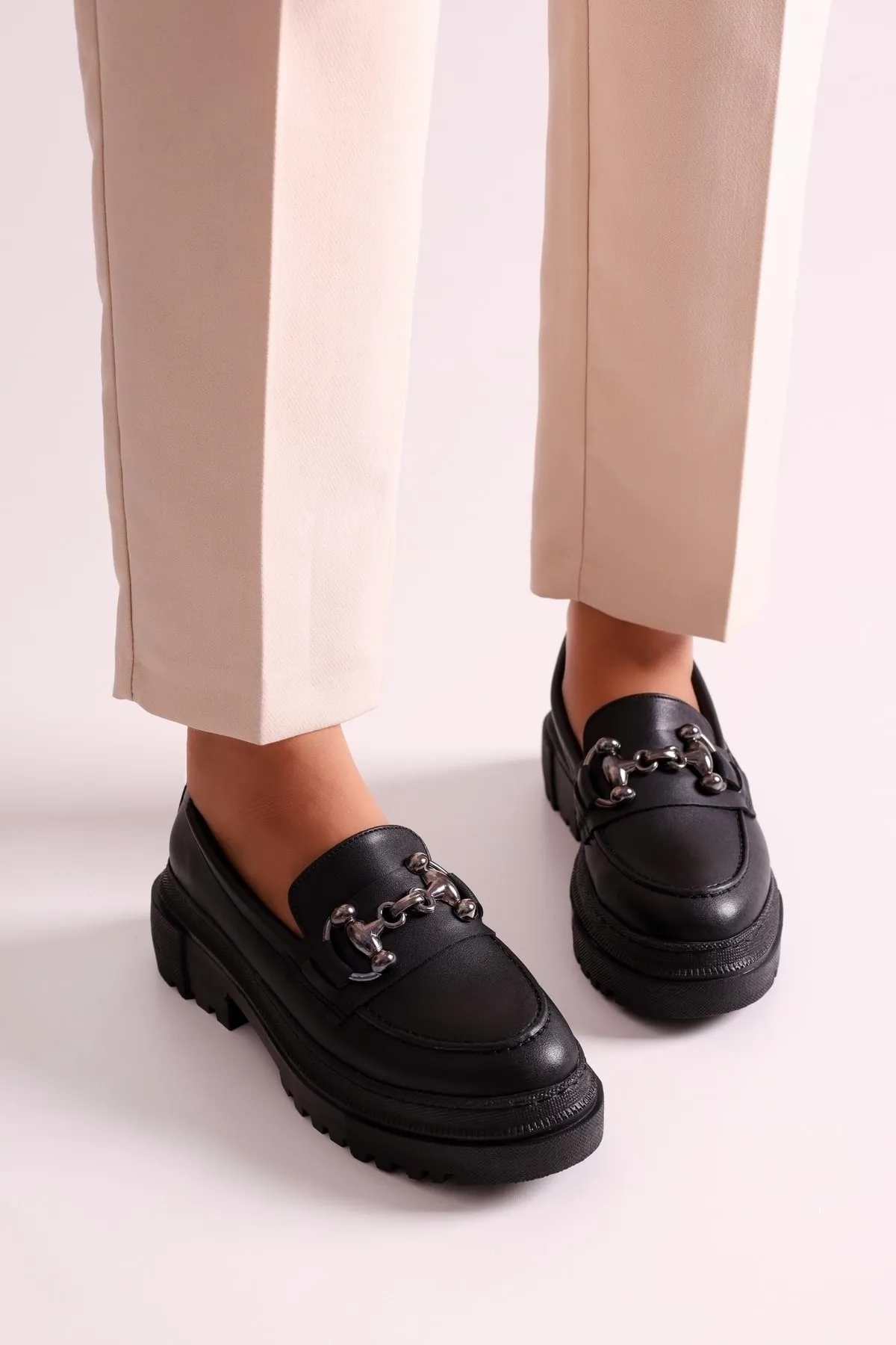Shoeberry  Damen Rex Black Skin Loafer mit dicker Sohle und Schnalle Black Skin