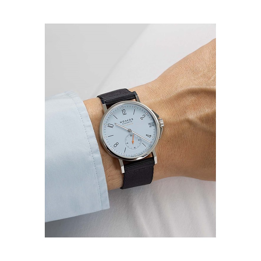 Nomos Glashütte Unisexuhr Ahoi neomatik 38 date sky