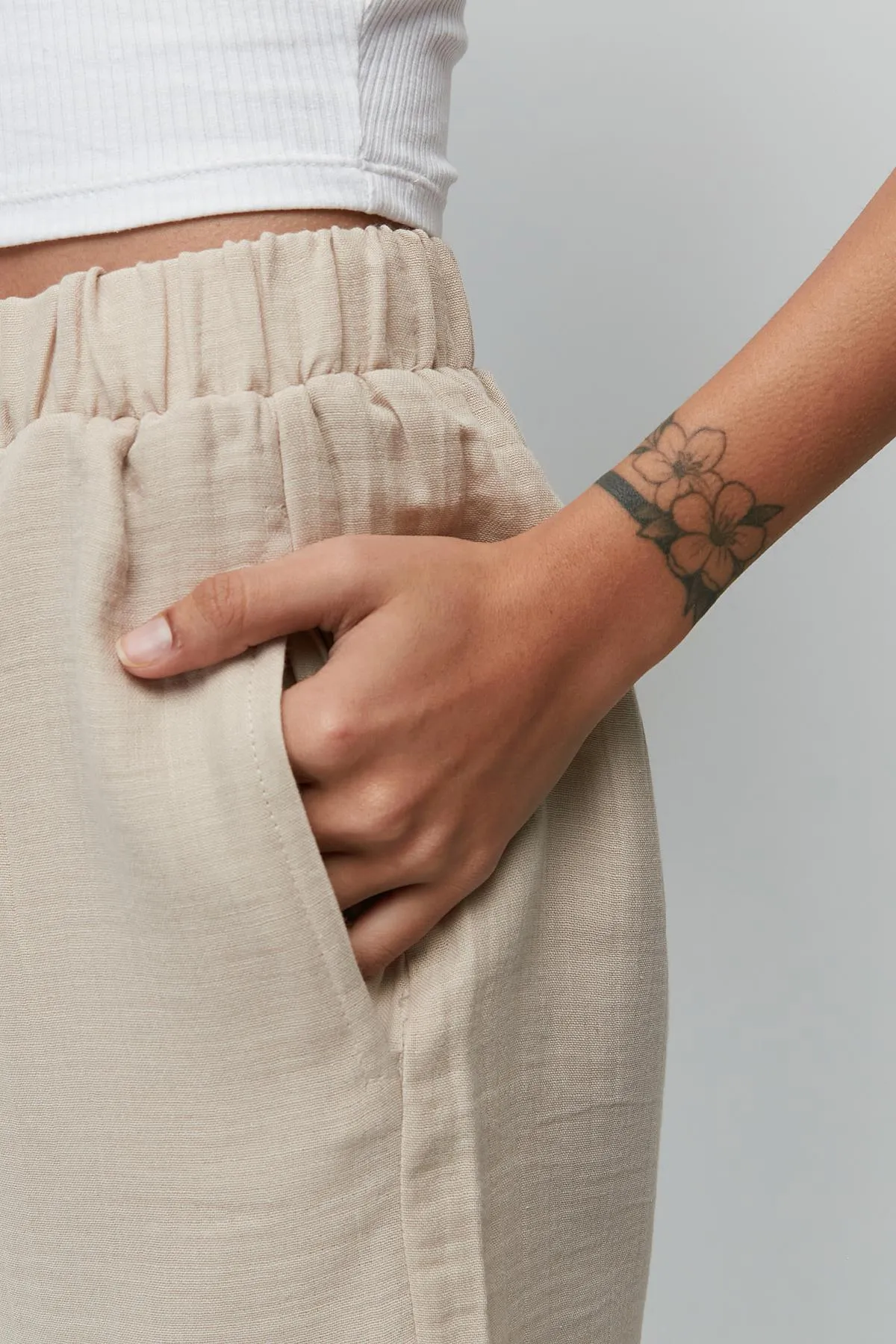 C&City  Damen-Shorts aus Bio-Baumwoll-Musselin mit Seitentaschen 744 Hellbeige