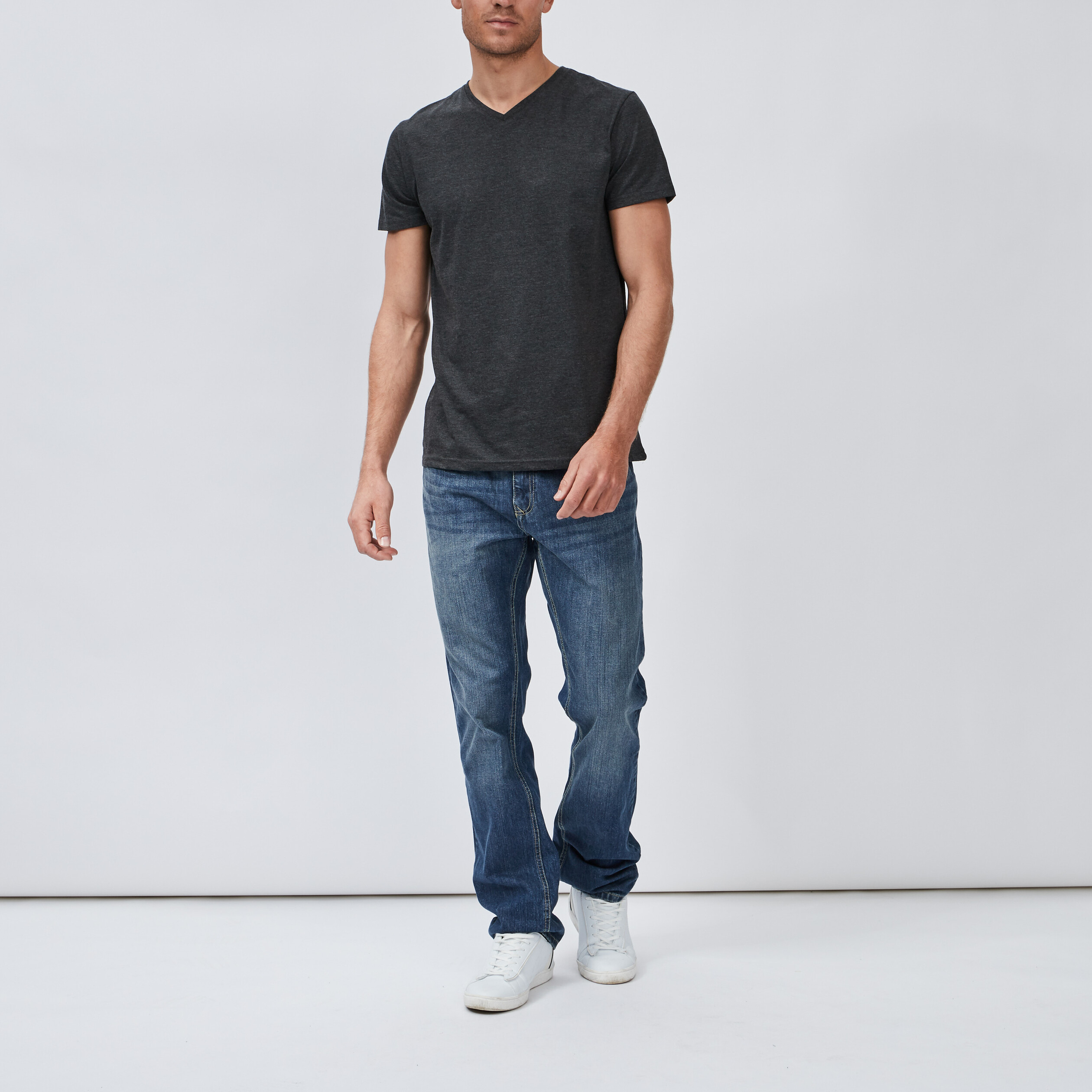 T-shirt droit col V gris foncé homme | La Halle