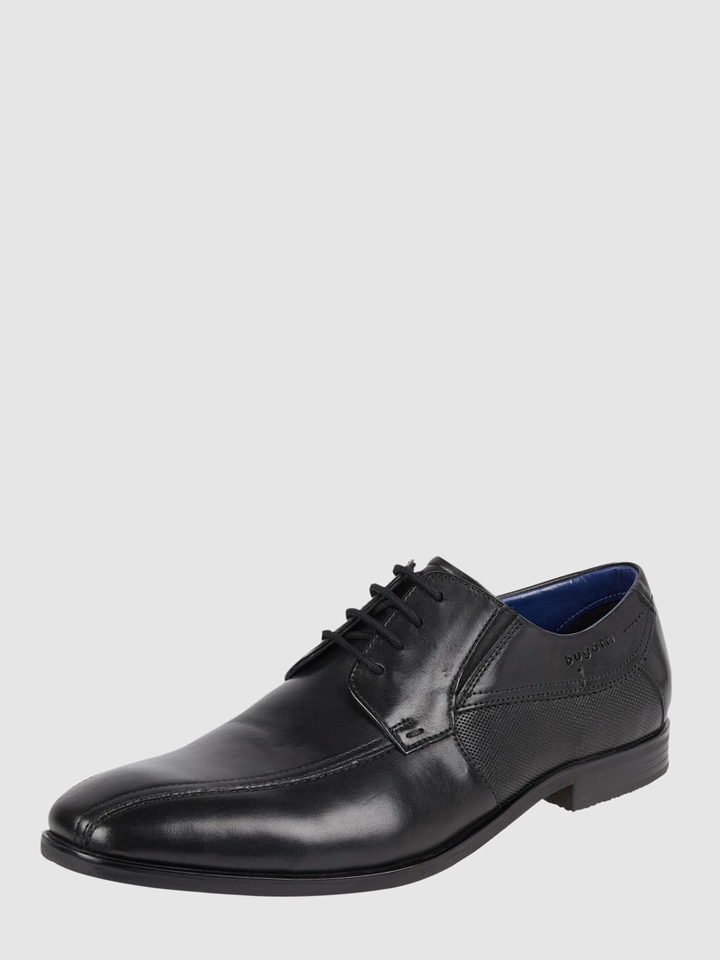 Schnürschuhe aus Leder in schwarz