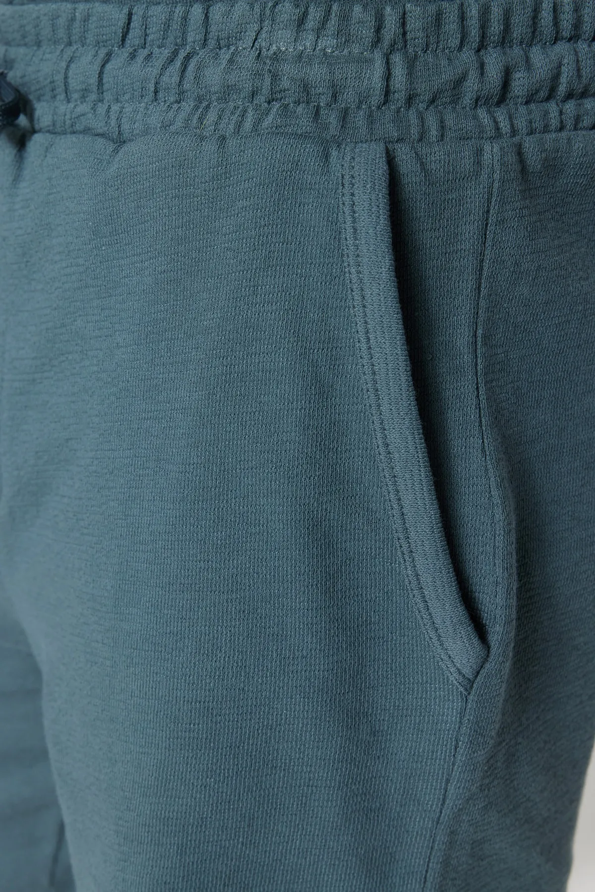 Trendyol Collection  Limited Edition – Strukturierte Shorts aus 100 % Baumwolle in Petrol TMNSS23SR00035
