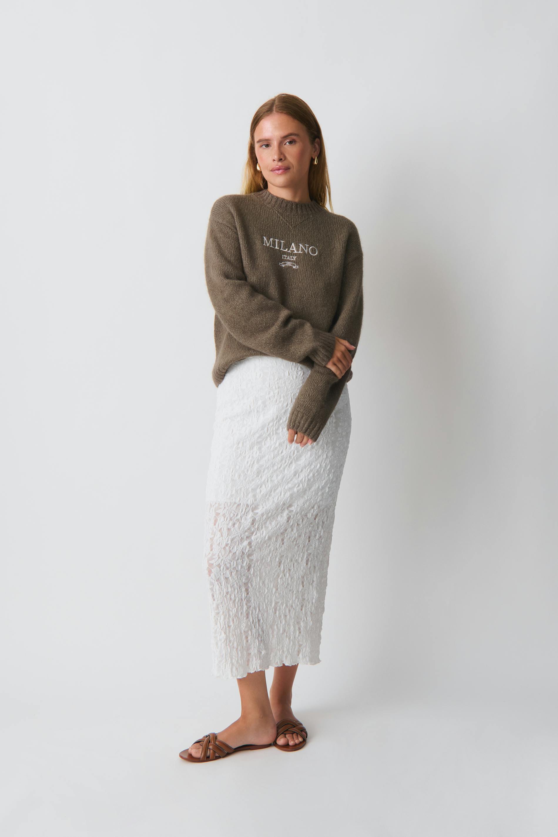 Embroidery knitted sweater