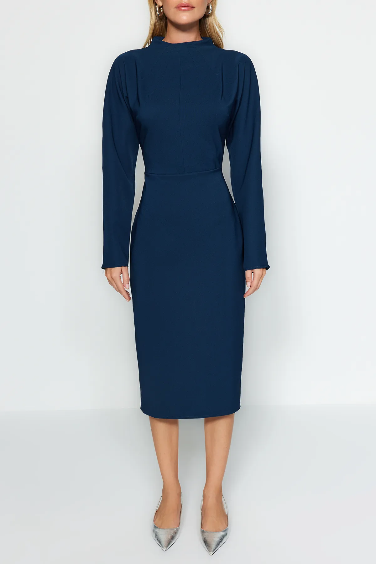 Trendyol Collection  Petrolblaues, gerade geschnittenes, detailliertes Webkleid mit Raffung TWOAW24EL00299