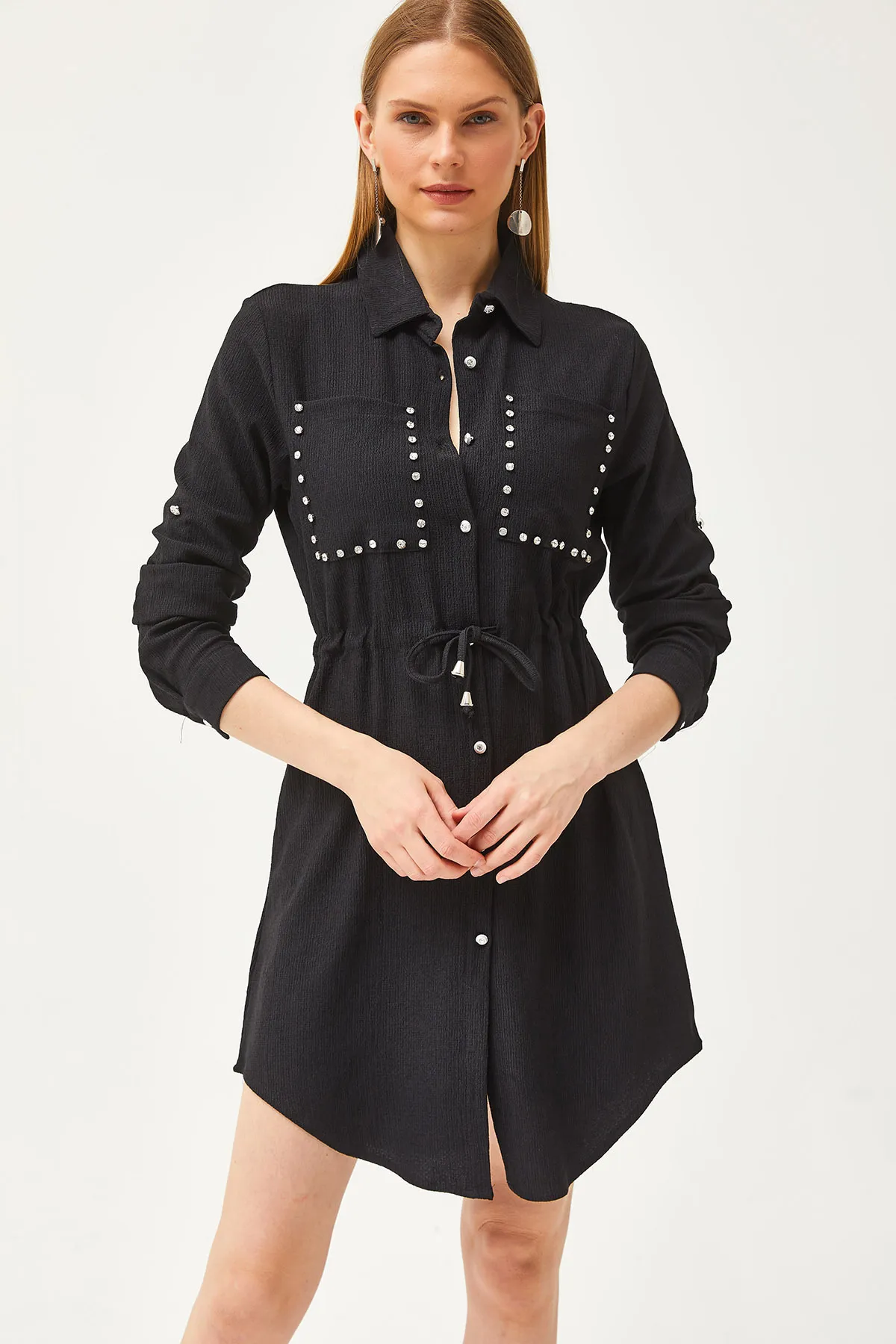 Olalook  Schwarzes Damen-Hemdkleid mit Taschen und Schnürung und Steindetail an der Taille ELB-19002064