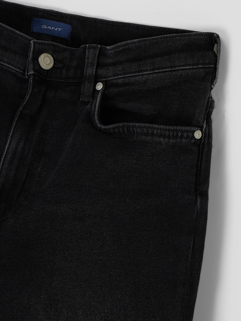 Straight Fit Jeans mit Stretch-Anteil in schwarz