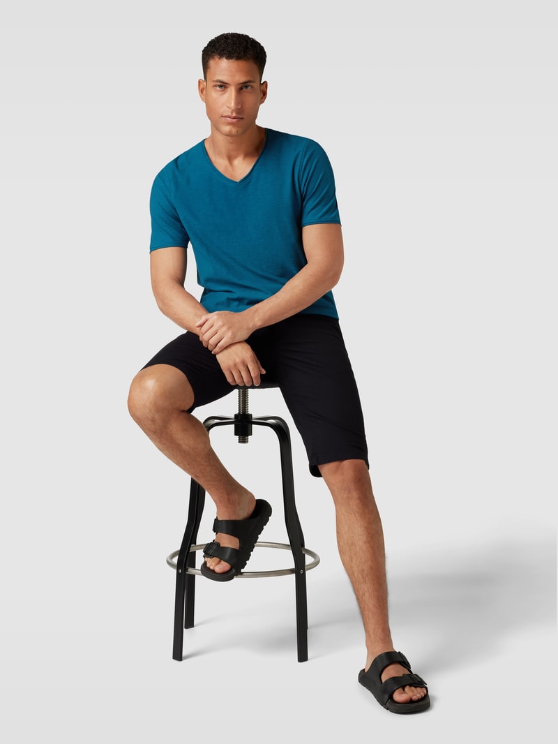 Regular Fit T-Shirt aus Baumwolle mit V-Ausschnitt in lagune