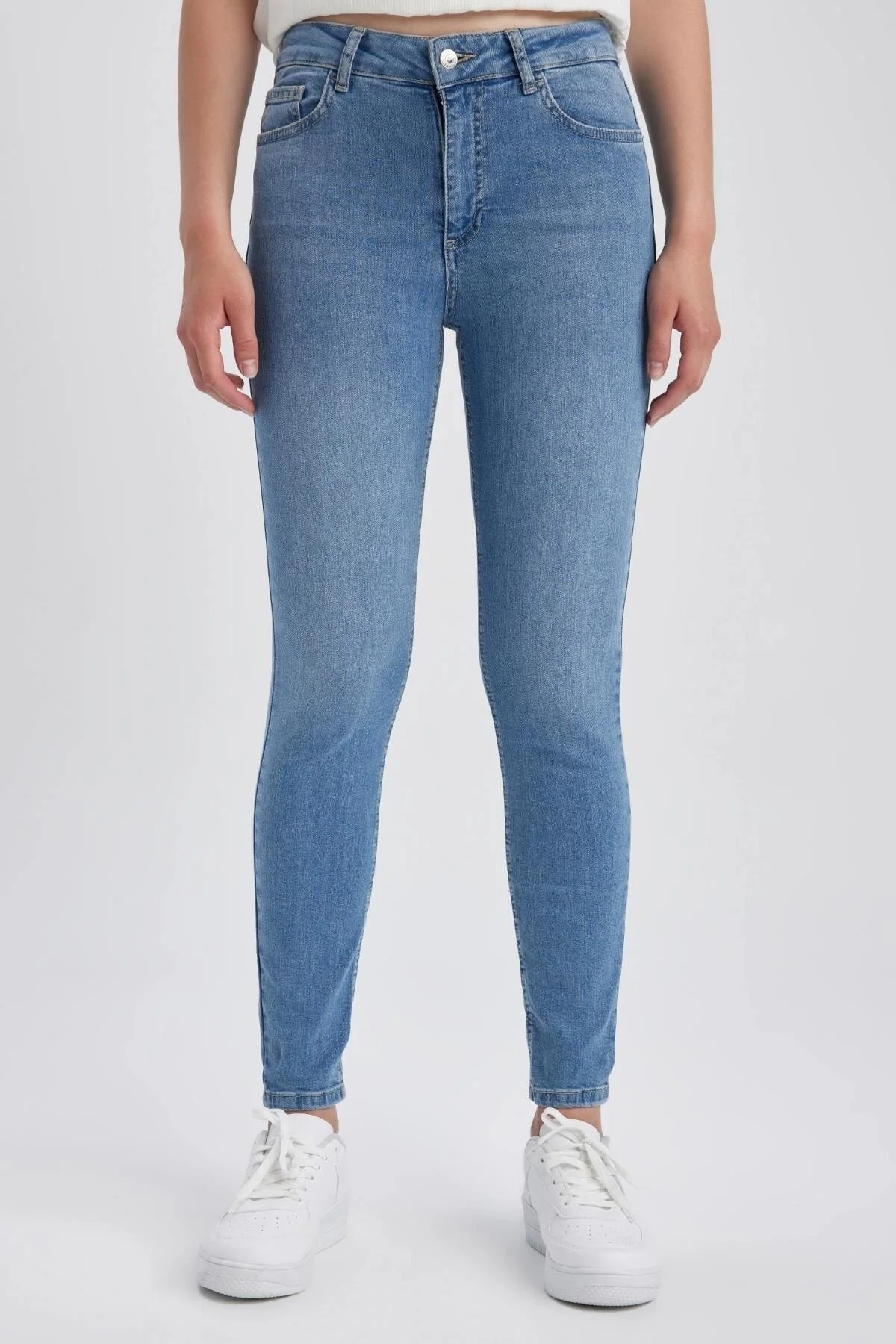 DeFacto  Rebeca Skinny Fit Jeanshose mit normaler Taille, schmalem Bein und langer Länge, A5141ax23hs