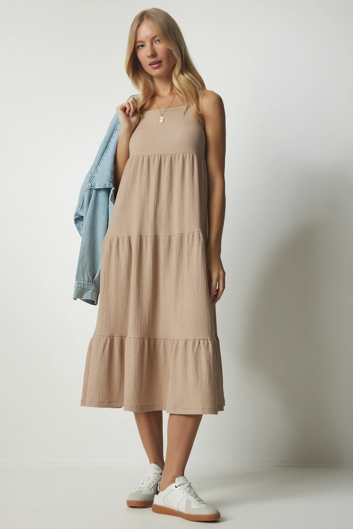Happiness İstanbul  Damen-Sommerstrickkleid mit offenem Keksträger und Volants UB00077