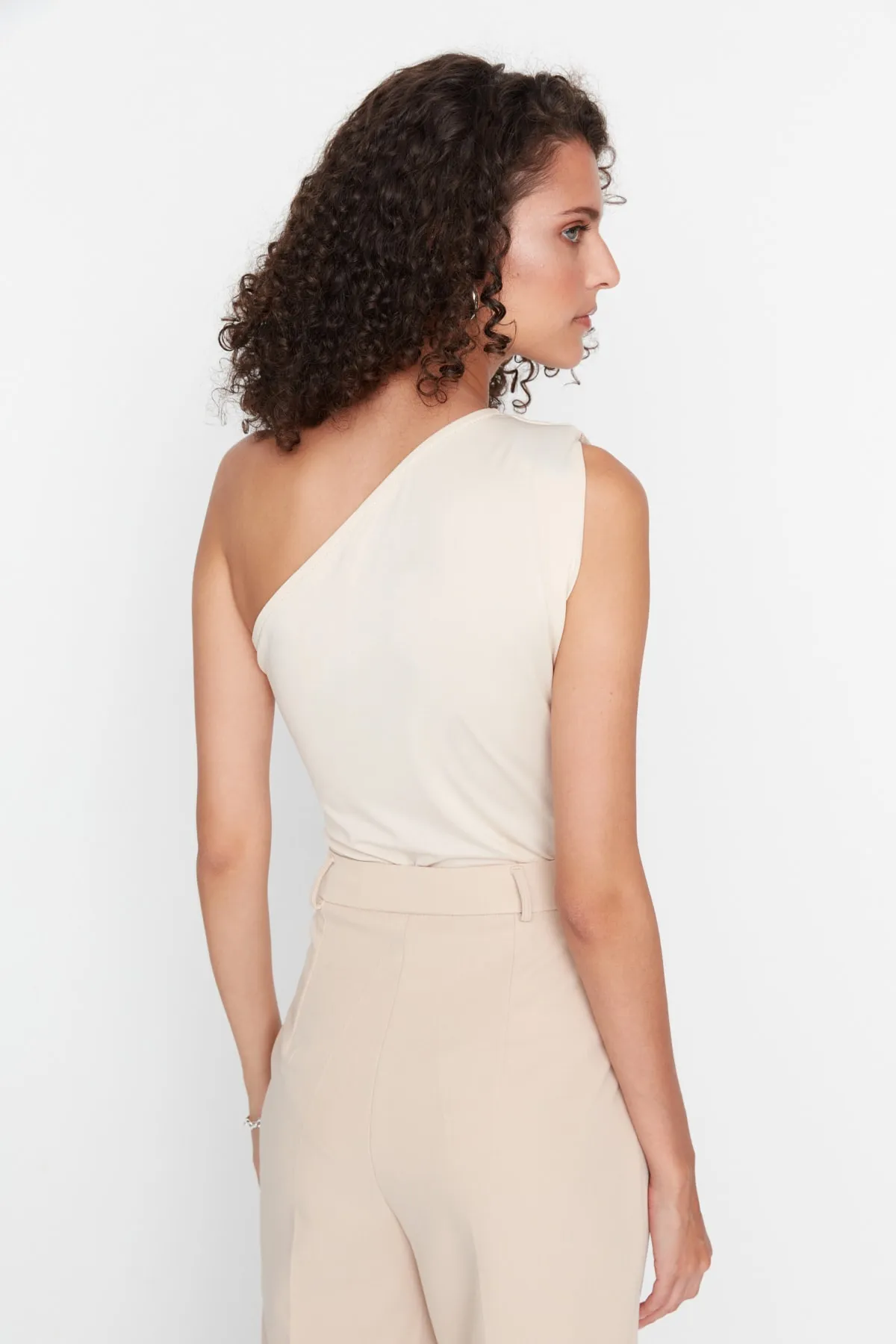 Trendyol Collection  Steinfarbener, asymmetrischer Kragen, elastischer Strickbody mit Druckknöpfen TWOSS22BD00014