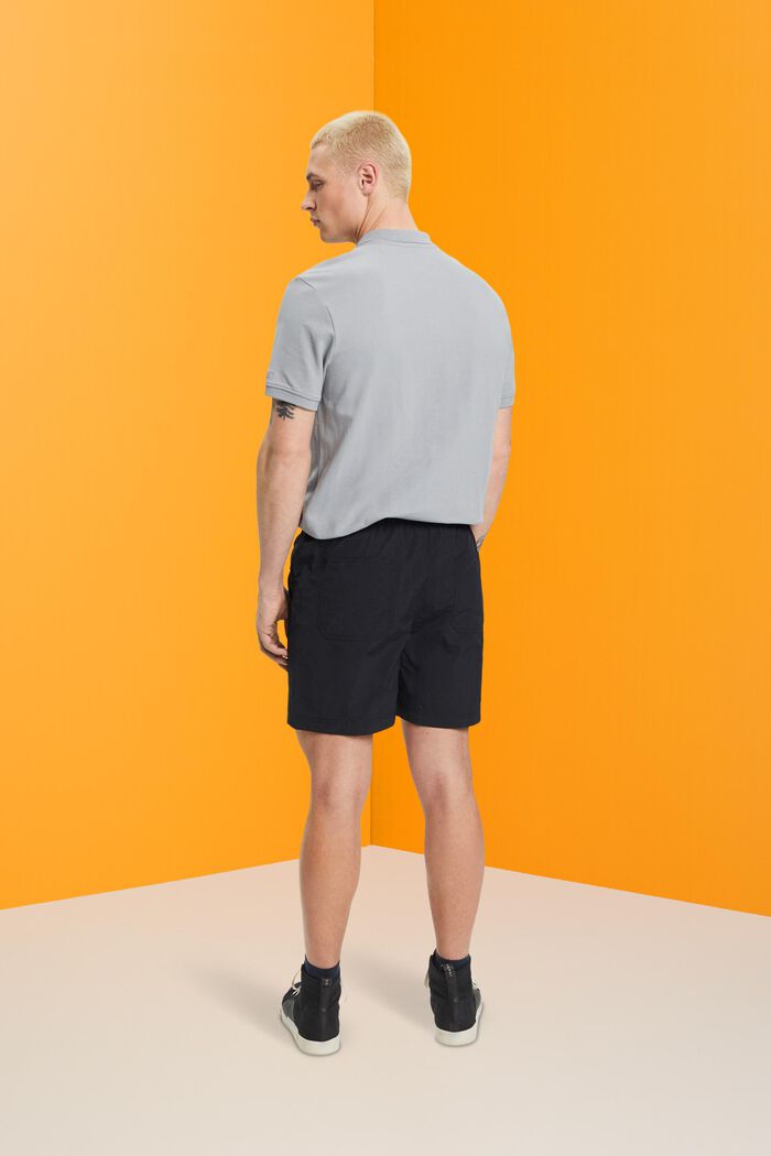 Shorts mit integriertem Gürtel