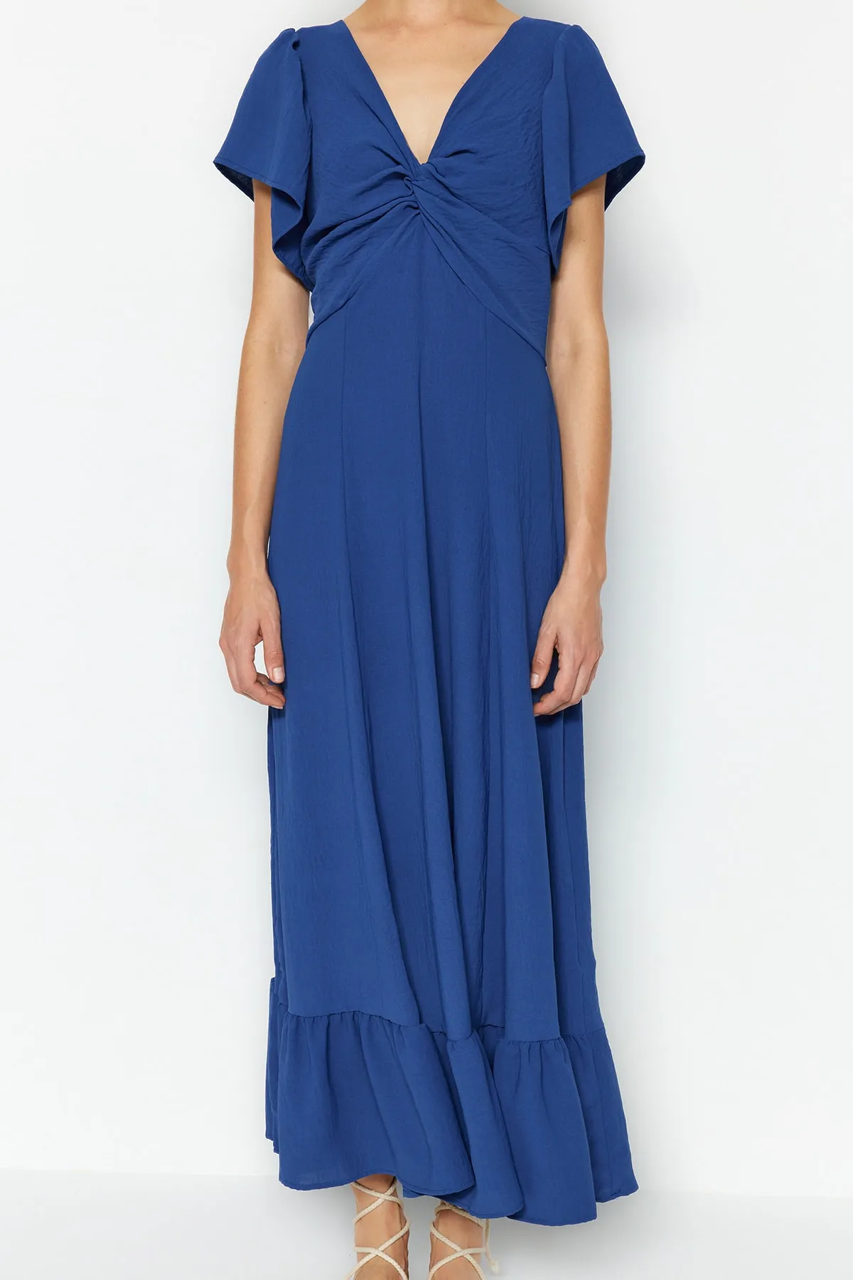 Trendyol Collection  Indigofarbenes Maxikleid mit gewebtem Volant und detailliertem Webmuster TWOSS23EL02065
