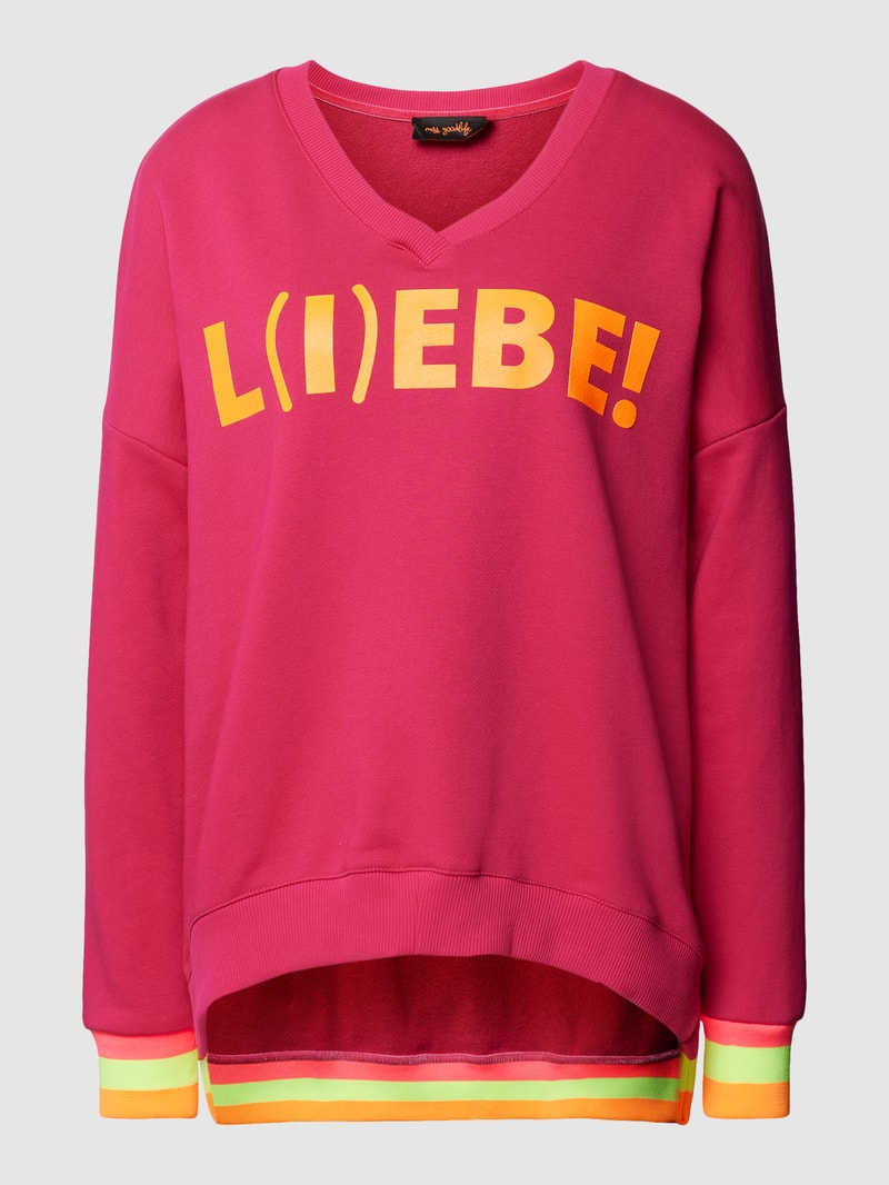 Sweatshirt mit Statement-Print Modell 'L(I)EBE!' in fuchsia