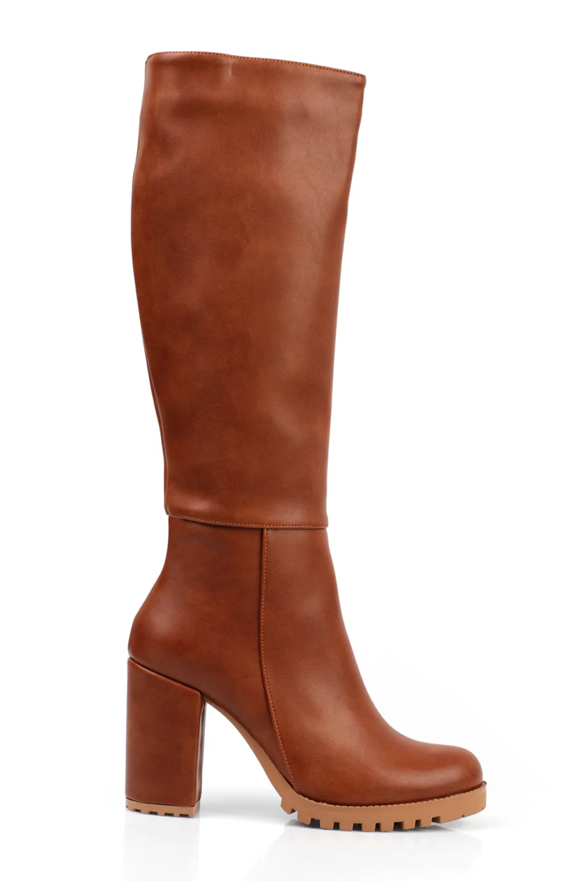 Capone Outfitters  Damenstiefel mit runder Zehenpartie und Trac-Sohle und mittlerem Absatz
