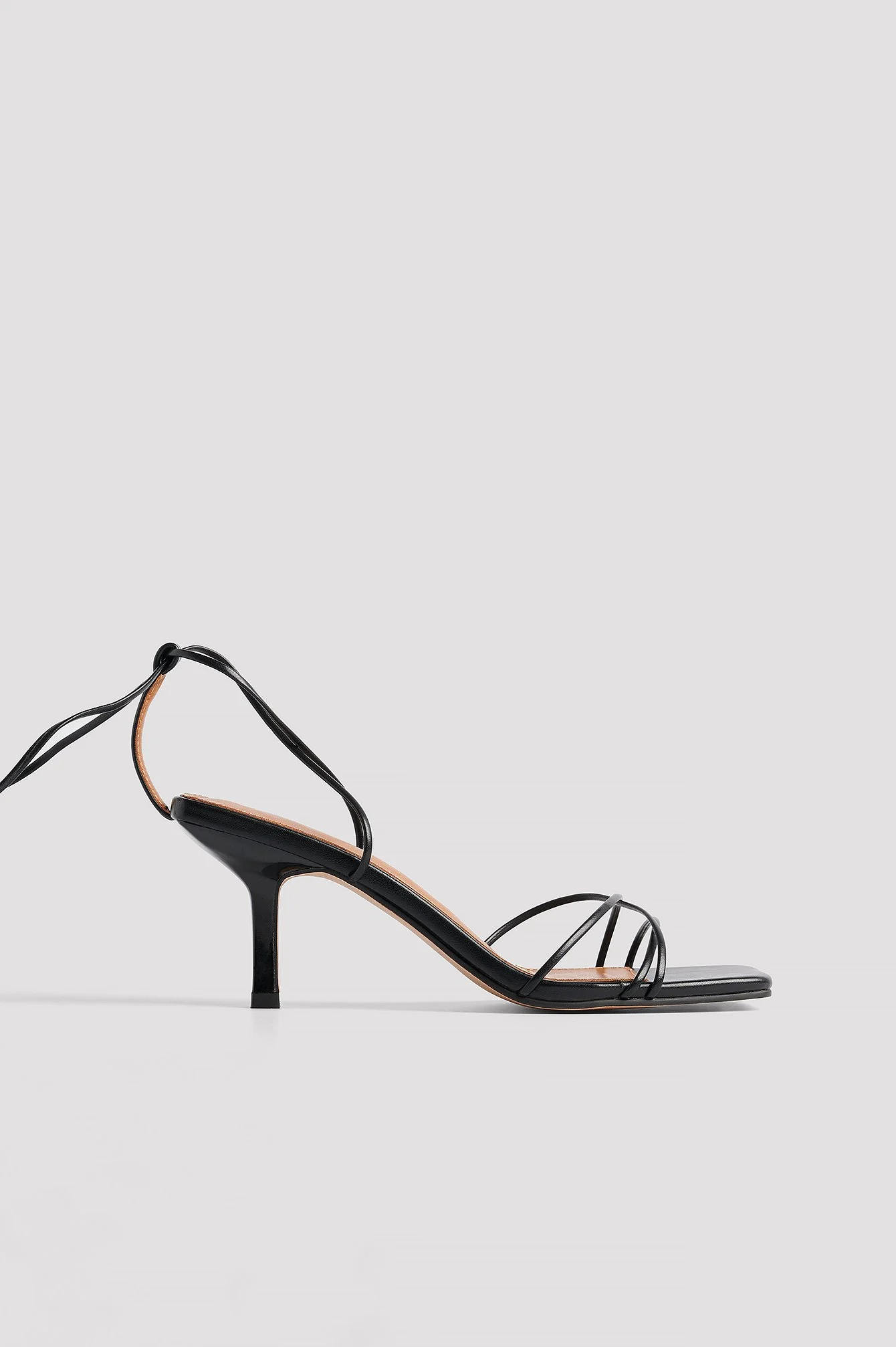 High-Heels mit Stilettoabsatz und dünnem Riemen