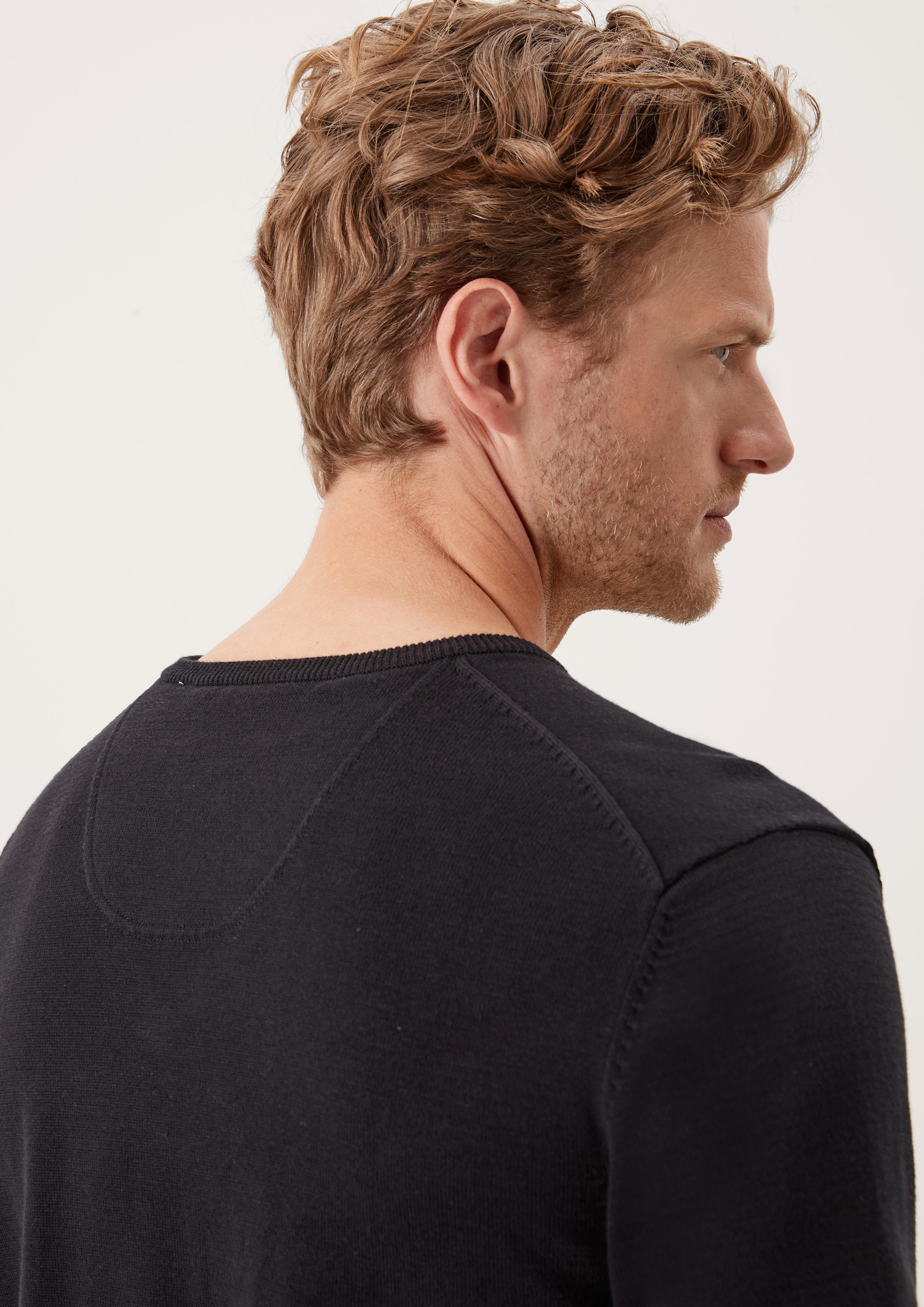 Feinstrickpulli mit V-Ausschnitt  03.899.61.7623-9999