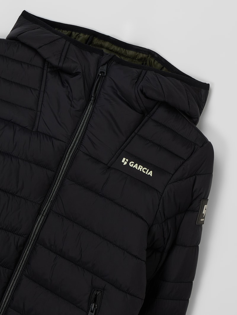 Steppjacke mit Kapuze in schwarz