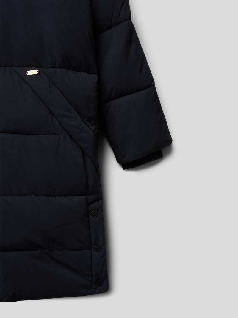 Steppmantel mit Kapuze in schwarz