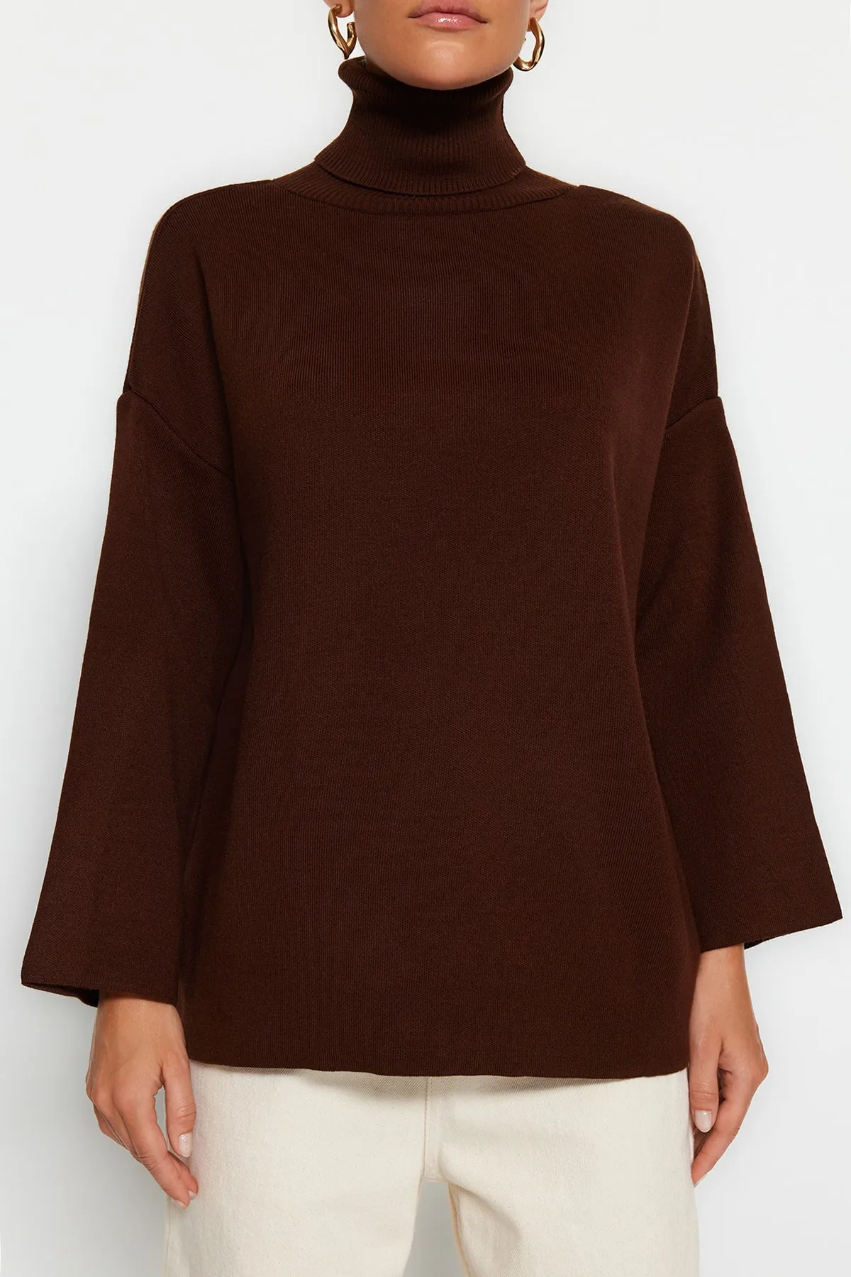 Trendyol Collection  Brauner Basic-Strickpullover mit weiter Passform TWOAW23KZ00206