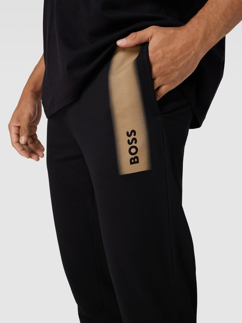 Sweatpants mit Label-Detail in schwarz
