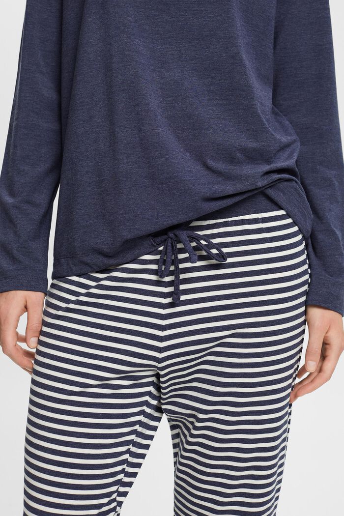 Gestreiftes Pyjama-Set