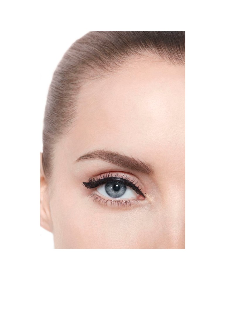 CHANEL NESTEMÄINEN EYELINER PITKÄKESTOISEEN JA INTENSIIVISEEN TULOKSEEN