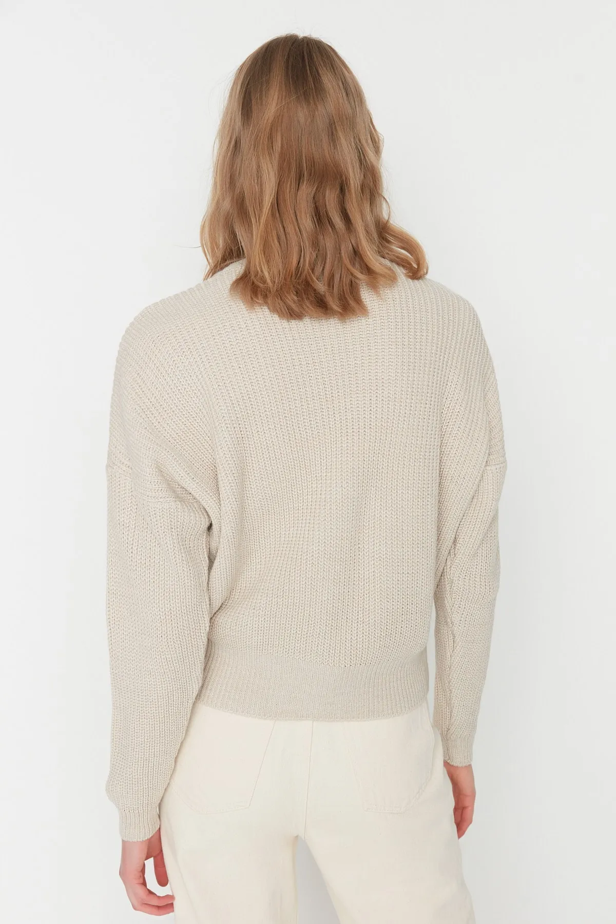 Trendyol Collection  Strickjacke mit Steinknopfdetail TWOAW21HI0104