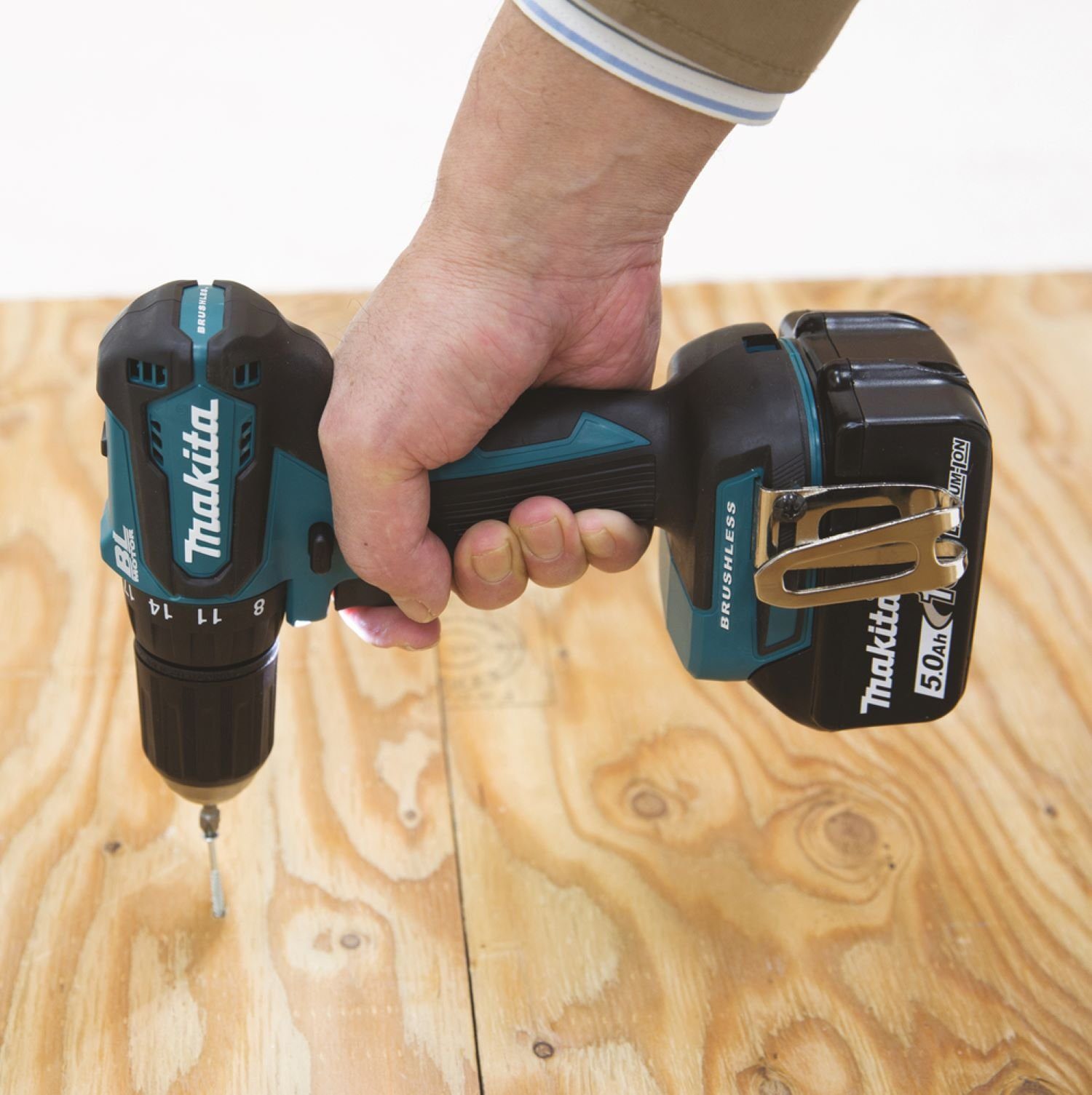 Makita Akku-Bohrschrauber Akku-Kombo-Kit, 18 V, (Set), 2x 18 V 2 Ah Li-Ion Akkus, Ladegerät und Koffer