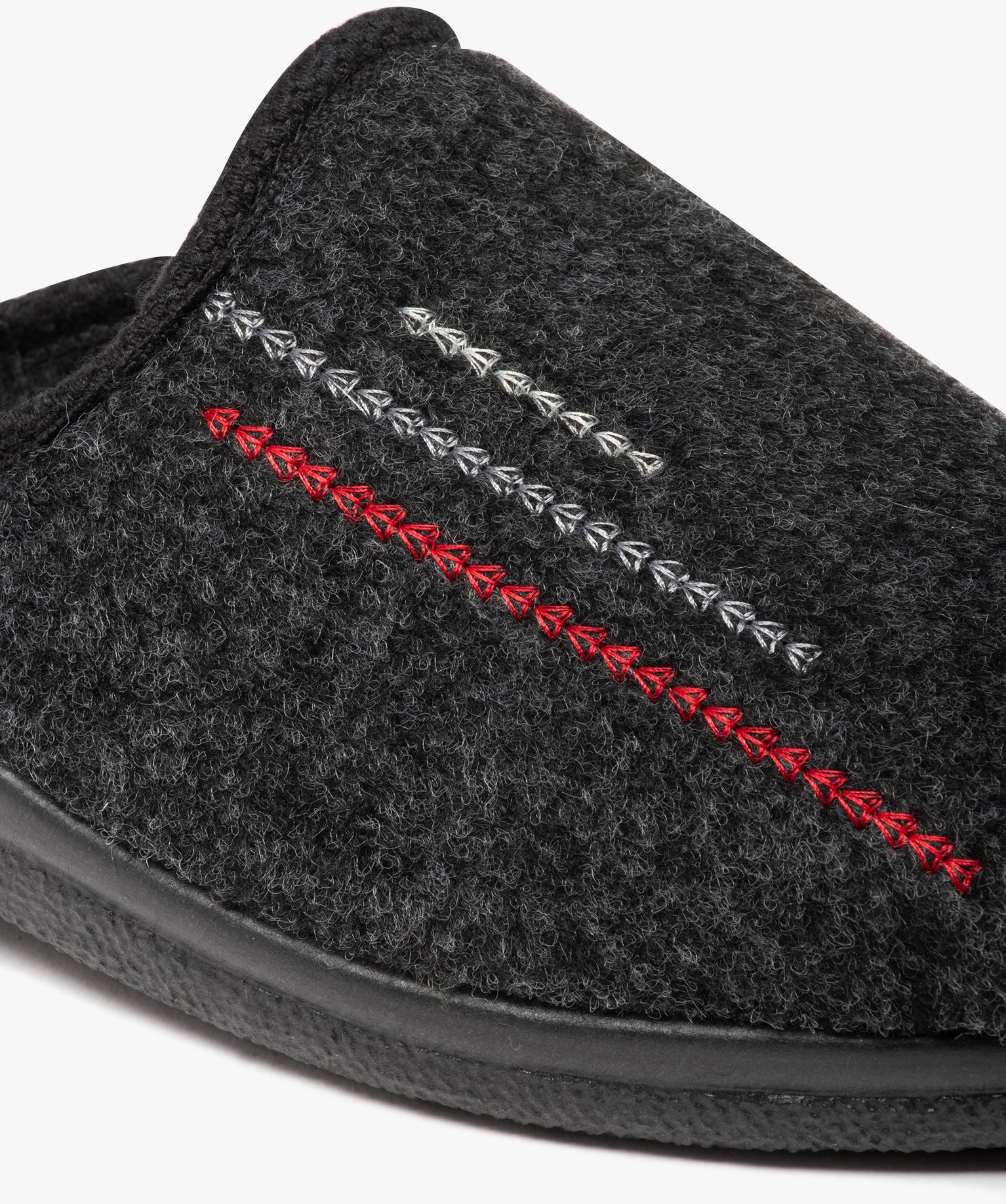 Chaussons homme mules confort en feutrine brodée gris fonce | GEMO