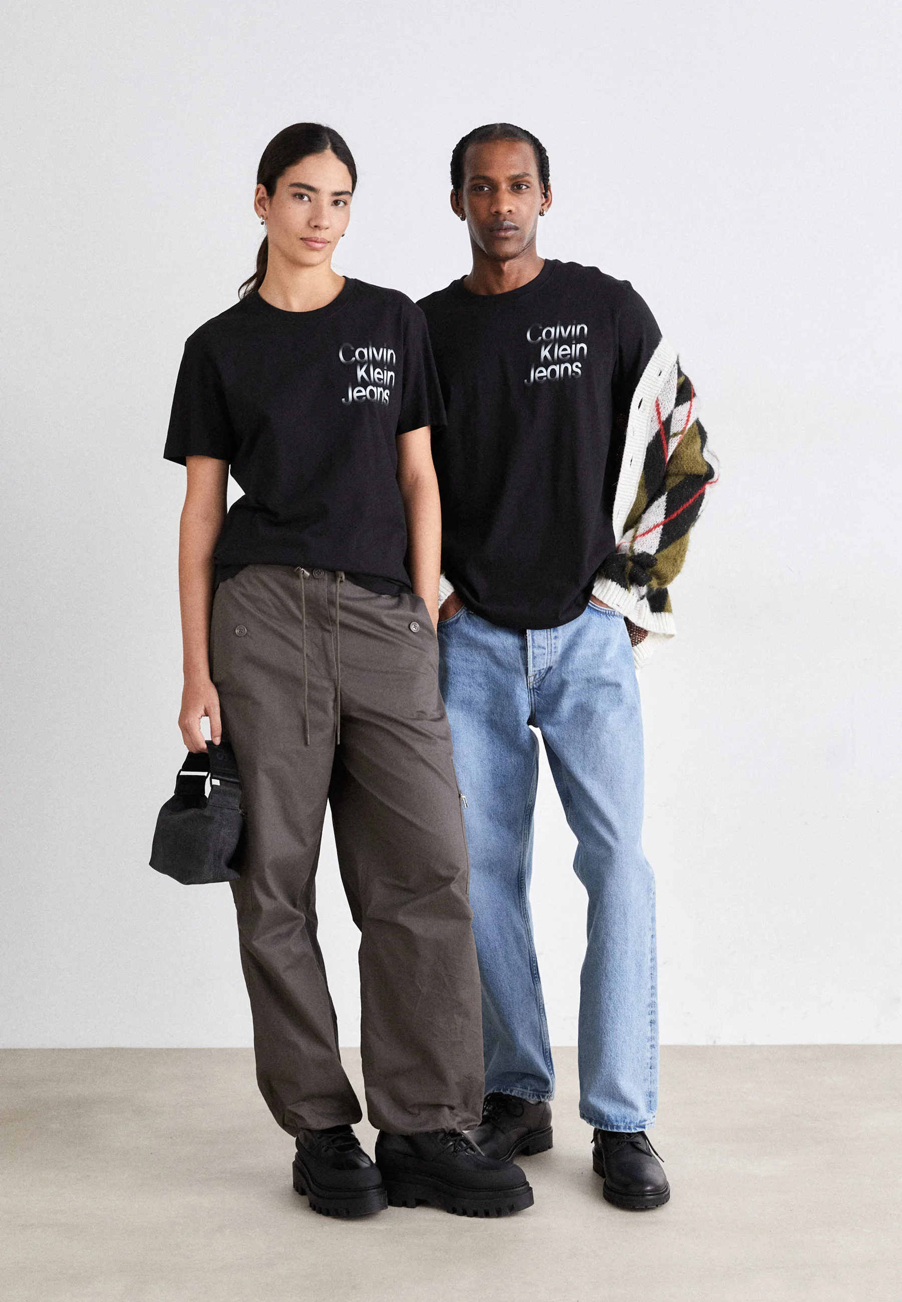 Calvin Klein Jeans DIFFUSED STACKED TEE UNISEX - Camiseta con estampado