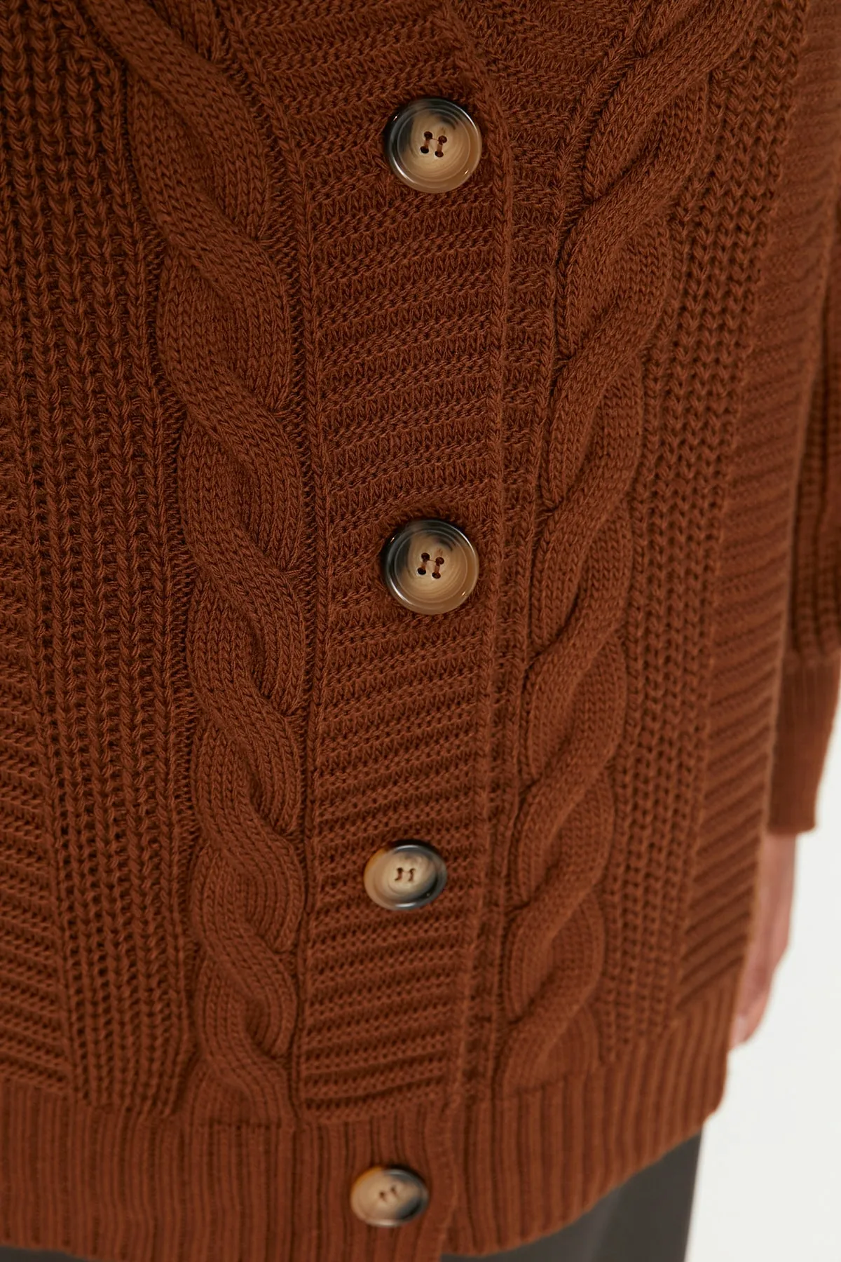 Trendyol Modest  Braune geflochtene Strickjacke mit lockerem Schnitt TCTAW22TH0002