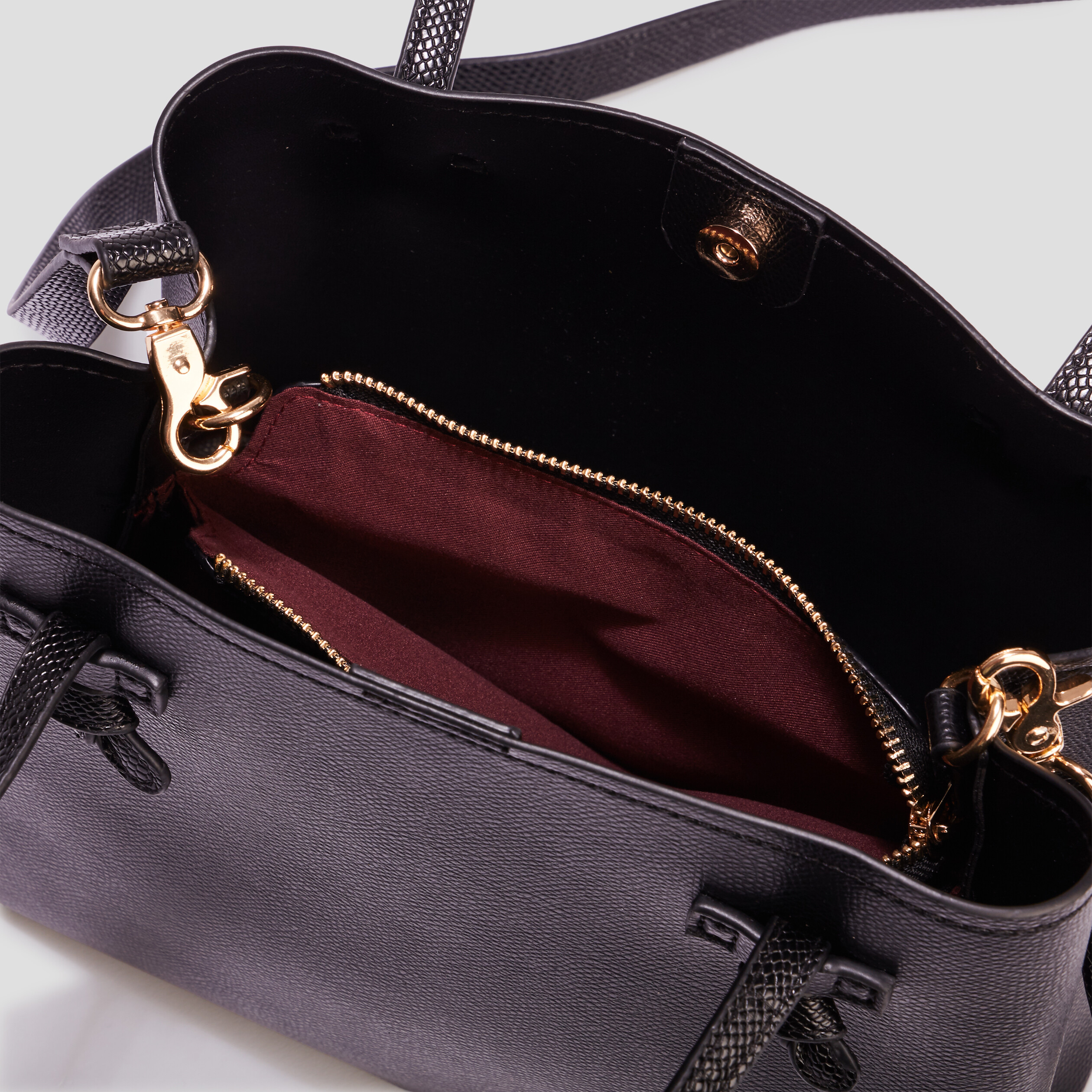 Sac en bandoulière trapèze noir femme | La Halle