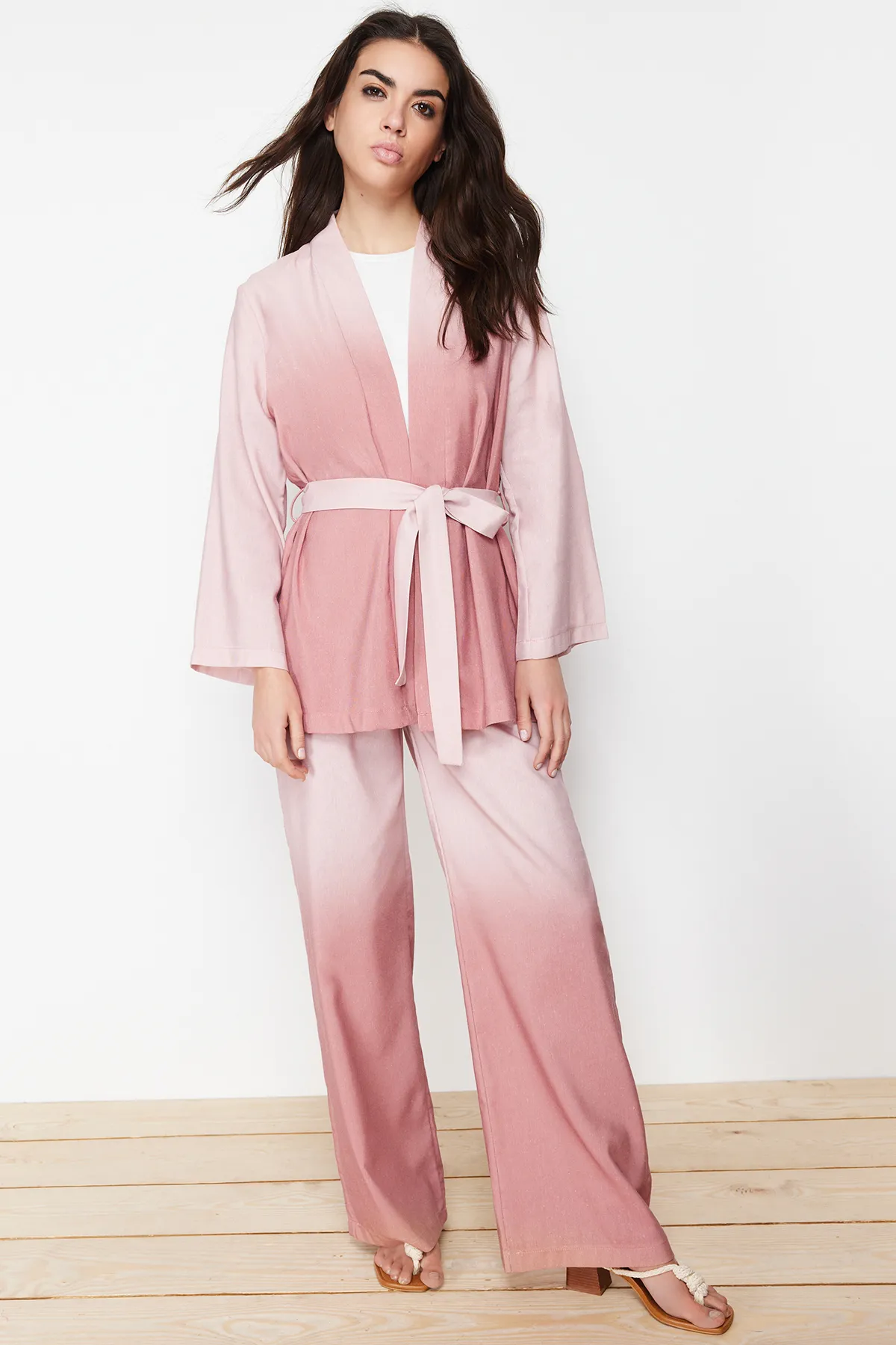 Trendyol Modest  Set aus gewebten Kimono-Hosen und Oberteilen in Lila in Leinenoptik TCTSS24US00025
