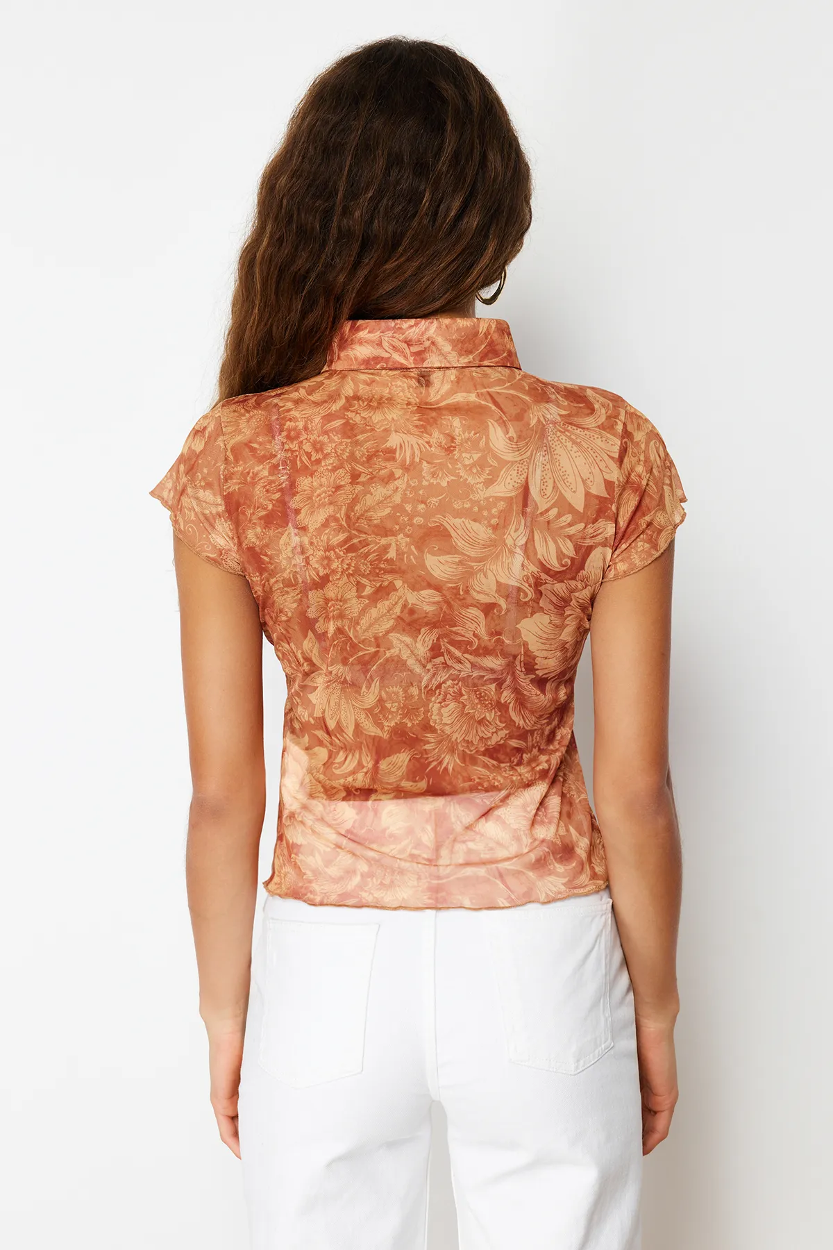 Trendyol Collection  Mehrfarbige taillierte Bluse aus Tüll-Stretch-Strick mit Hemdkragen TWOSS24BZ00164