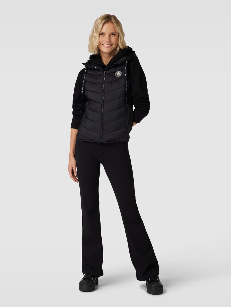 Steppweste mit Label-Patch Modell 'WET CIRE' in schwarz