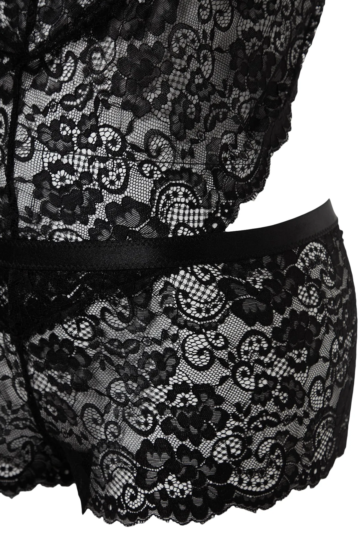 Trendyol Curve  Schwarzer Träger-Body aus Spitze in Übergröße TBBAW24CS00000