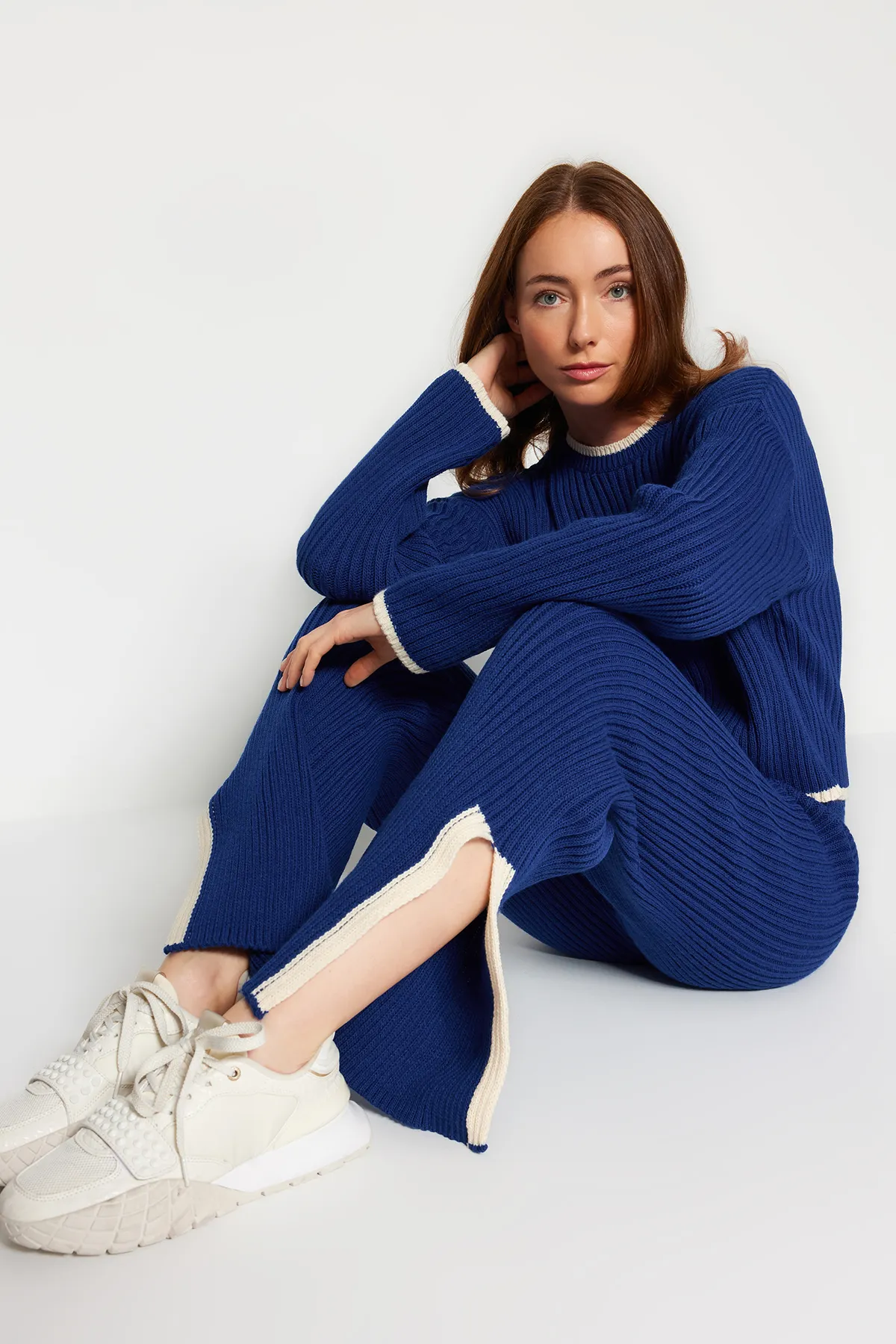 Trendyol Collection  Marineblaues Strickoberteil und -unterteil-Set mit Farbblockdesign TWOAW24AU00021
