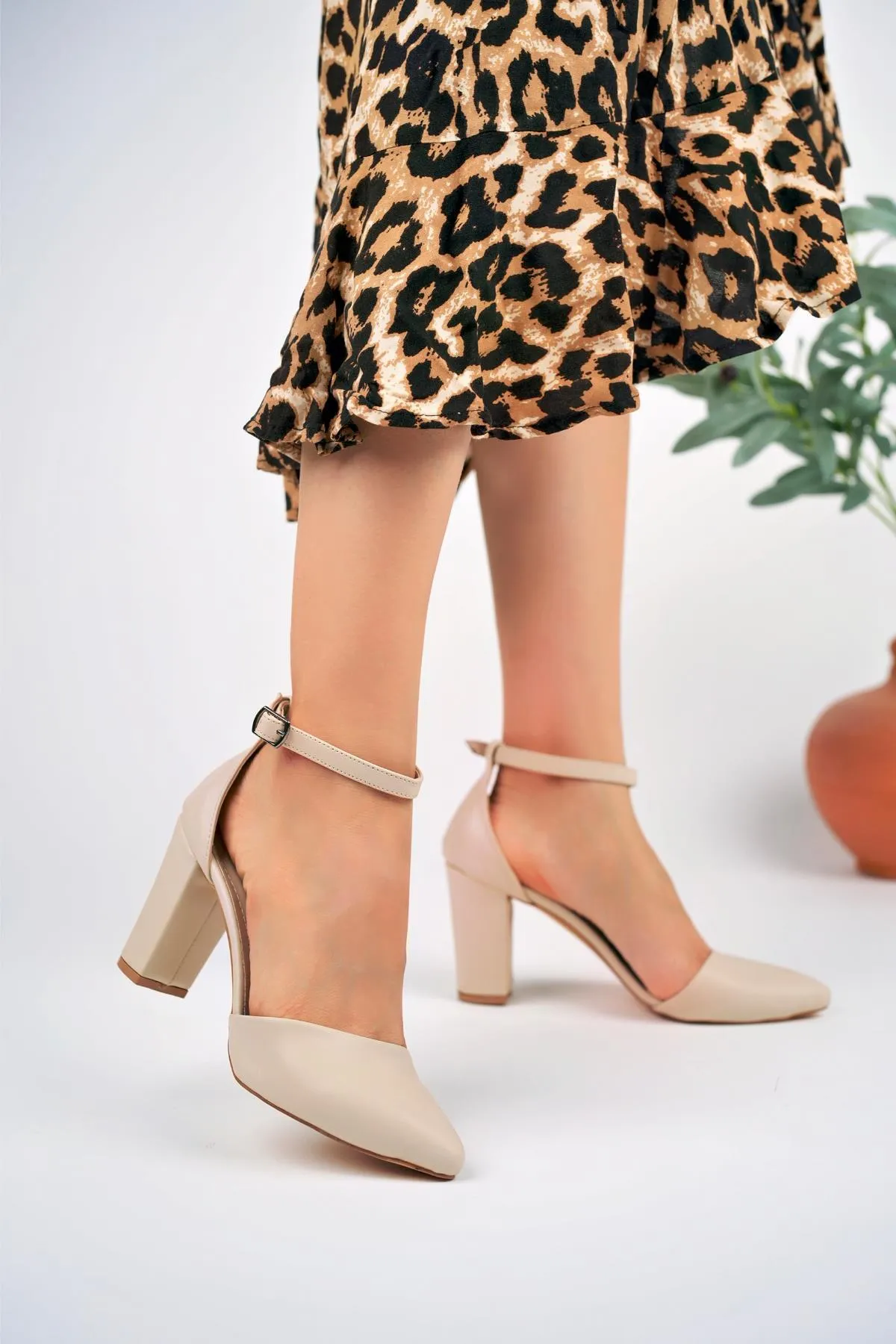MUGGO  Soffy garantiert Damenschuhe im klassischen Alltagsstil, stilvoll und bequem mit Absatz
