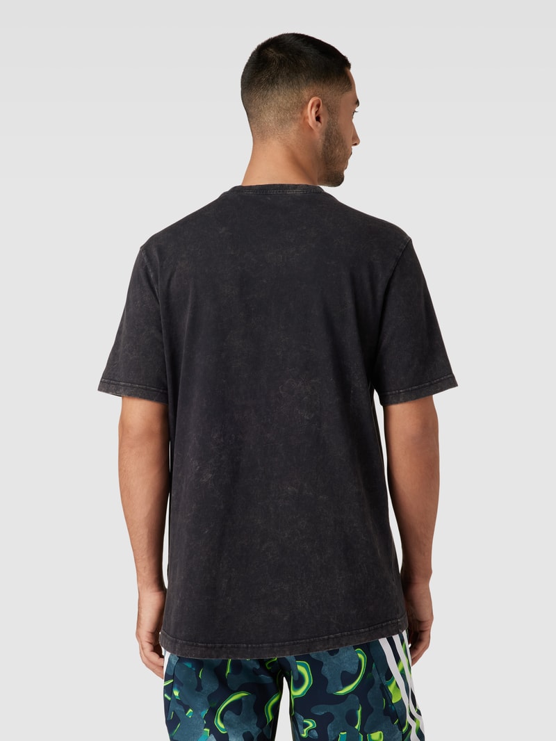 T-Shirt mit Rundhalsausschnitt in schwarz