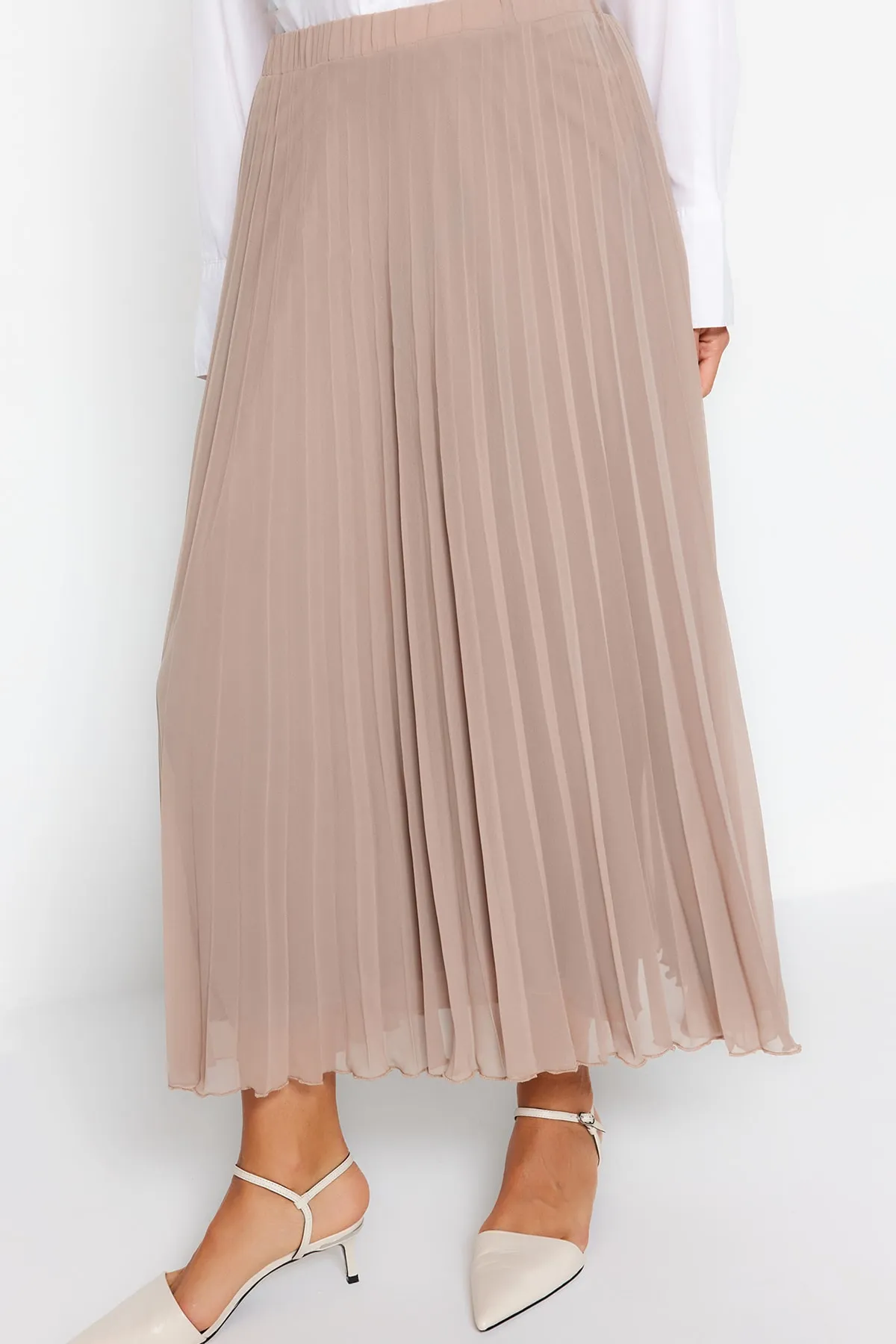 Trendyol Modest  Beiger Plisseerock aus gewebtem Chiffon mit elastischer Taille und Futter TCTSS23EE00019