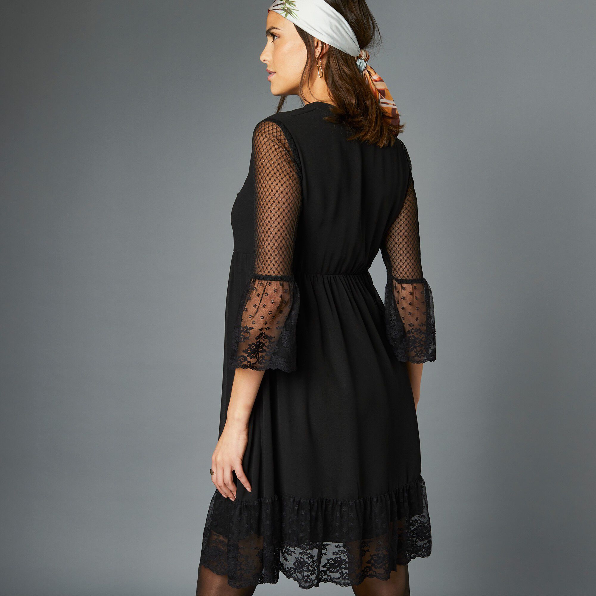 Robe dentelle manches 3/4 unie