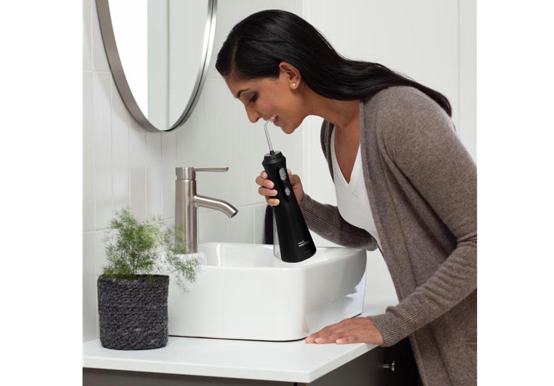 Waterpik Munddusche WP-462EU CORDLESS PLUS BLACK Schwarz, Aufsätze: 4 St., Kabellose mobile Munddusche für eine perfekte Zahnpflege