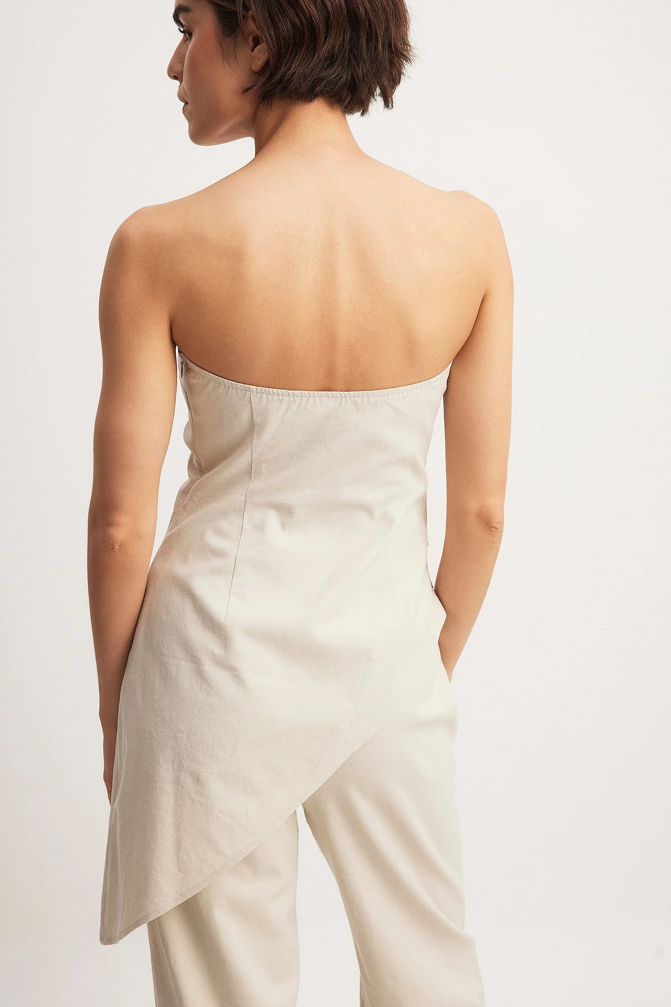 Asymmetrisches Bandeau-Top aus Leinen-Mix