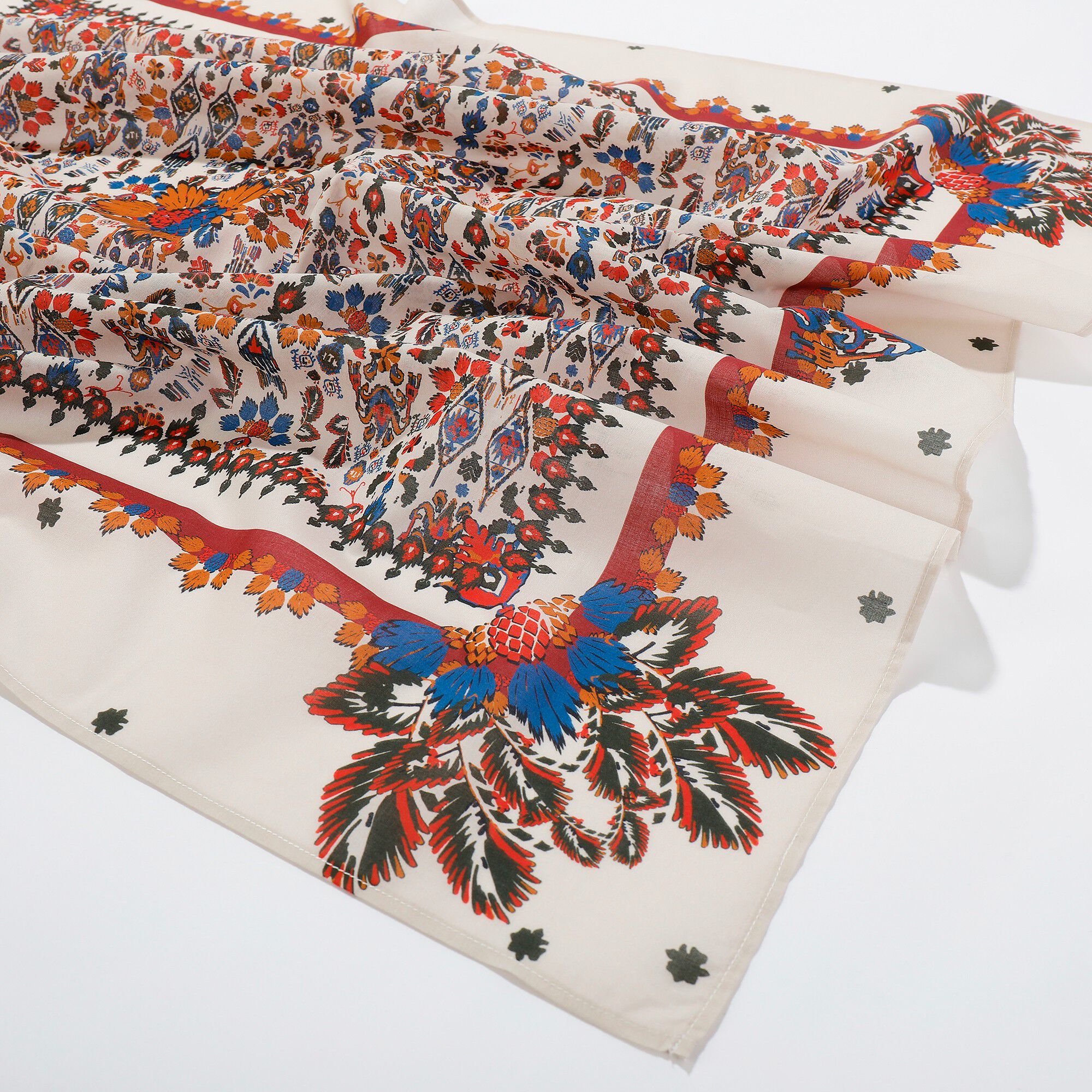 Foulard fabriqué en France imprimé petits motifs, 100 x 100 cm
