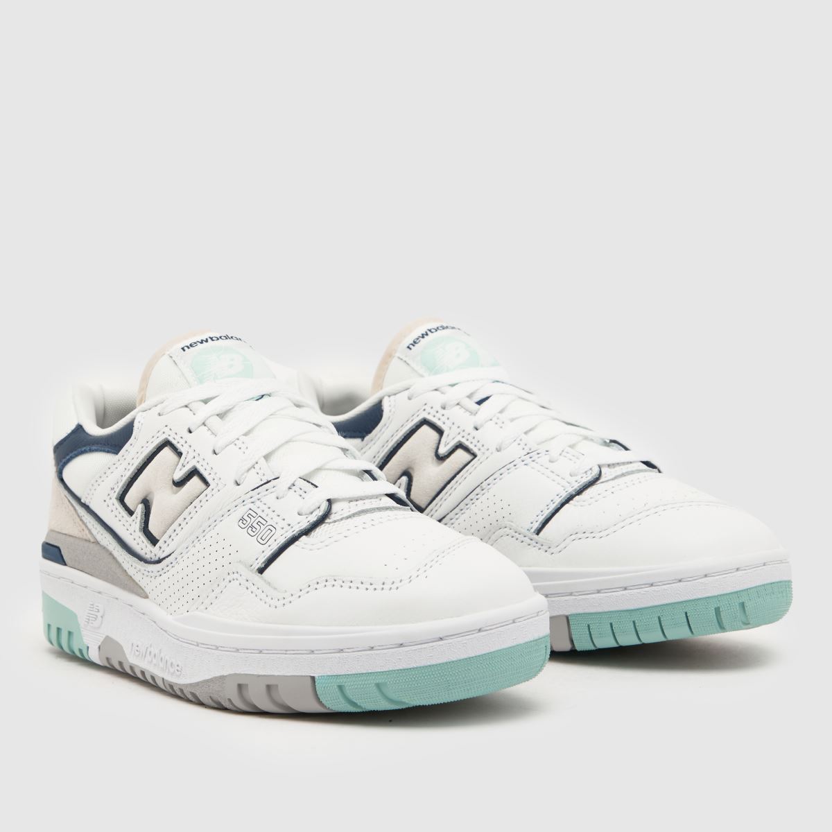 New Balance 550 sportcipő fehér és kék színben