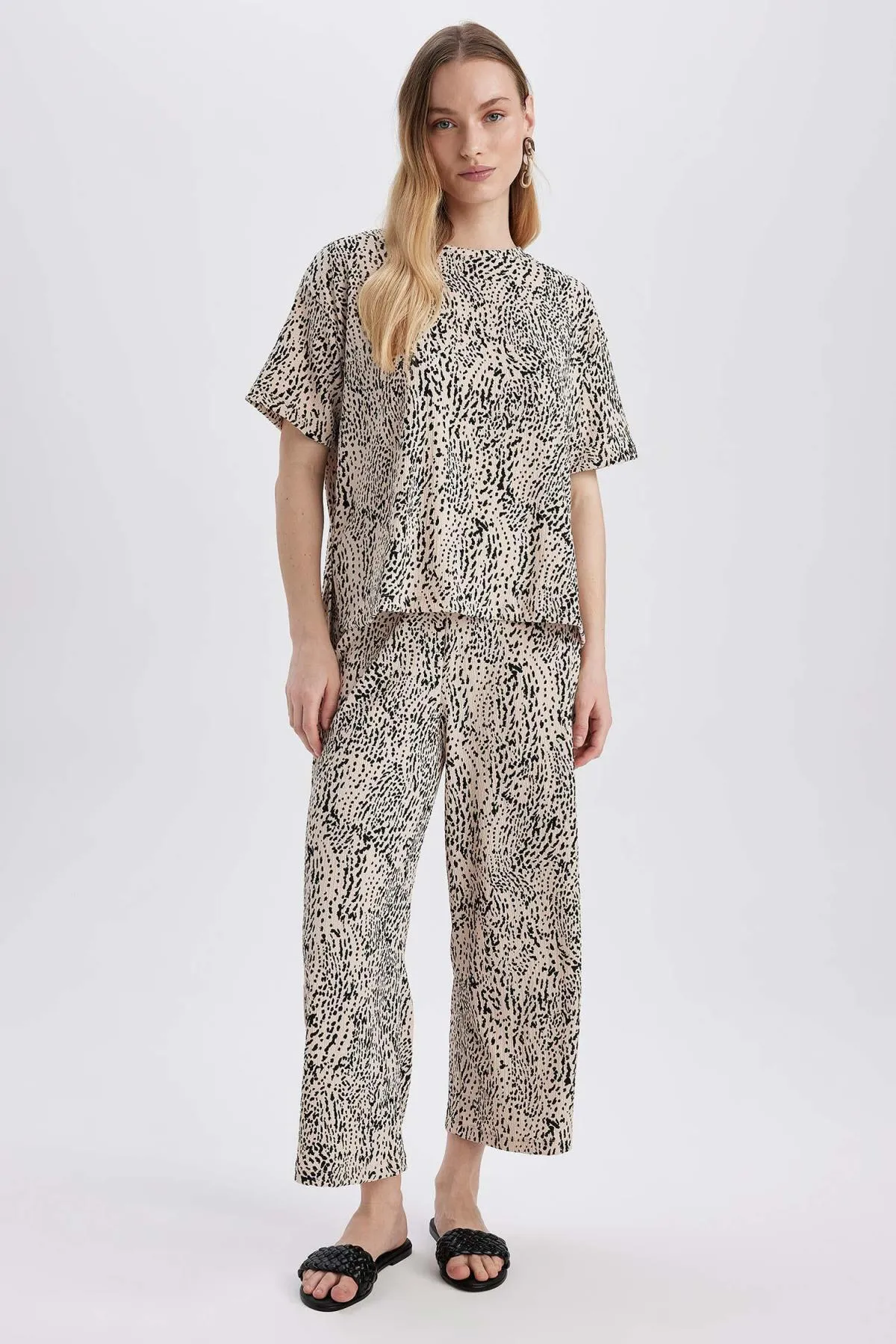 DeFacto  Hose mit Leopardenmuster in normaler Passform Z9570az23sp